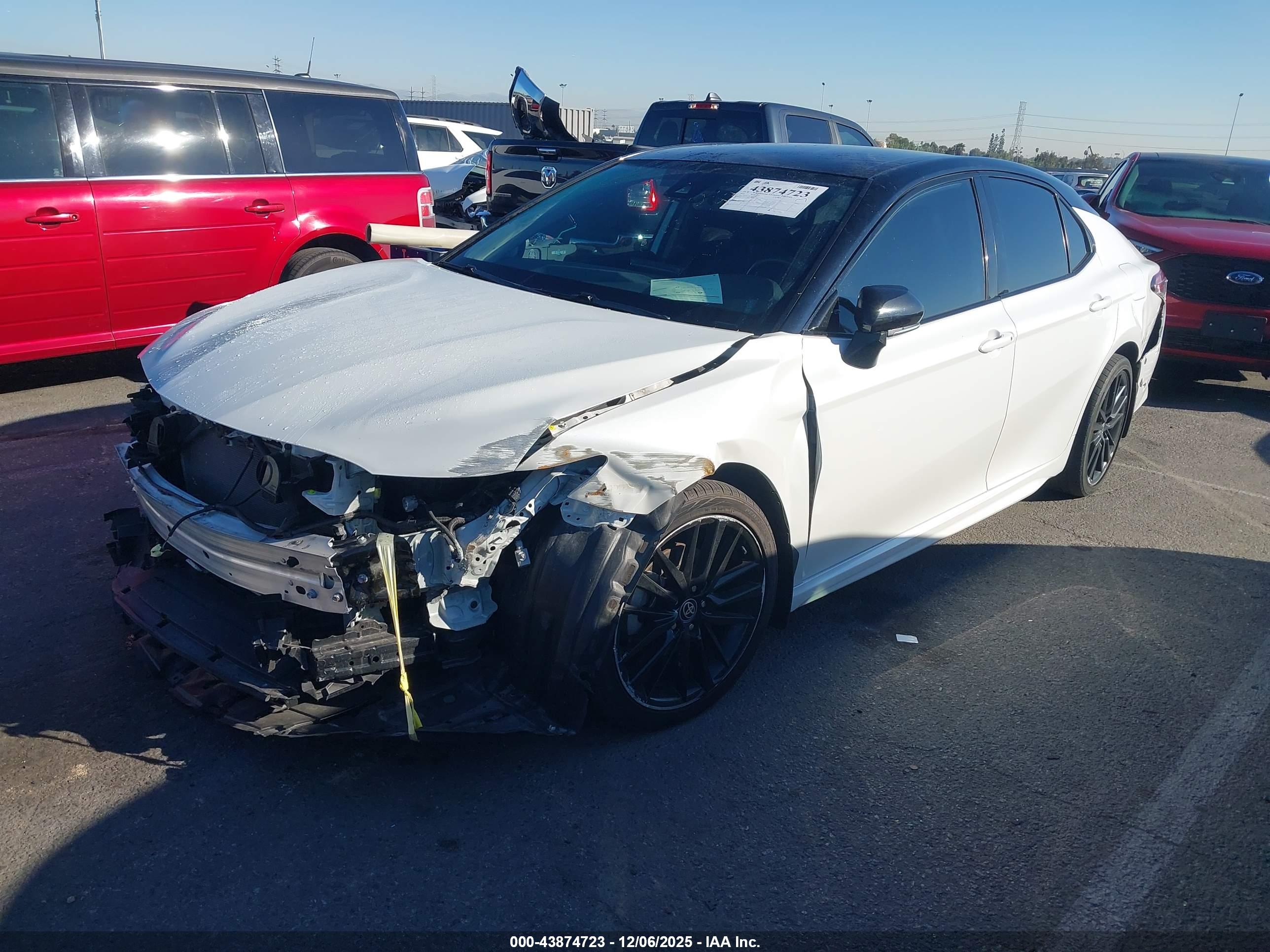 TOYOTA CAMRY image 2