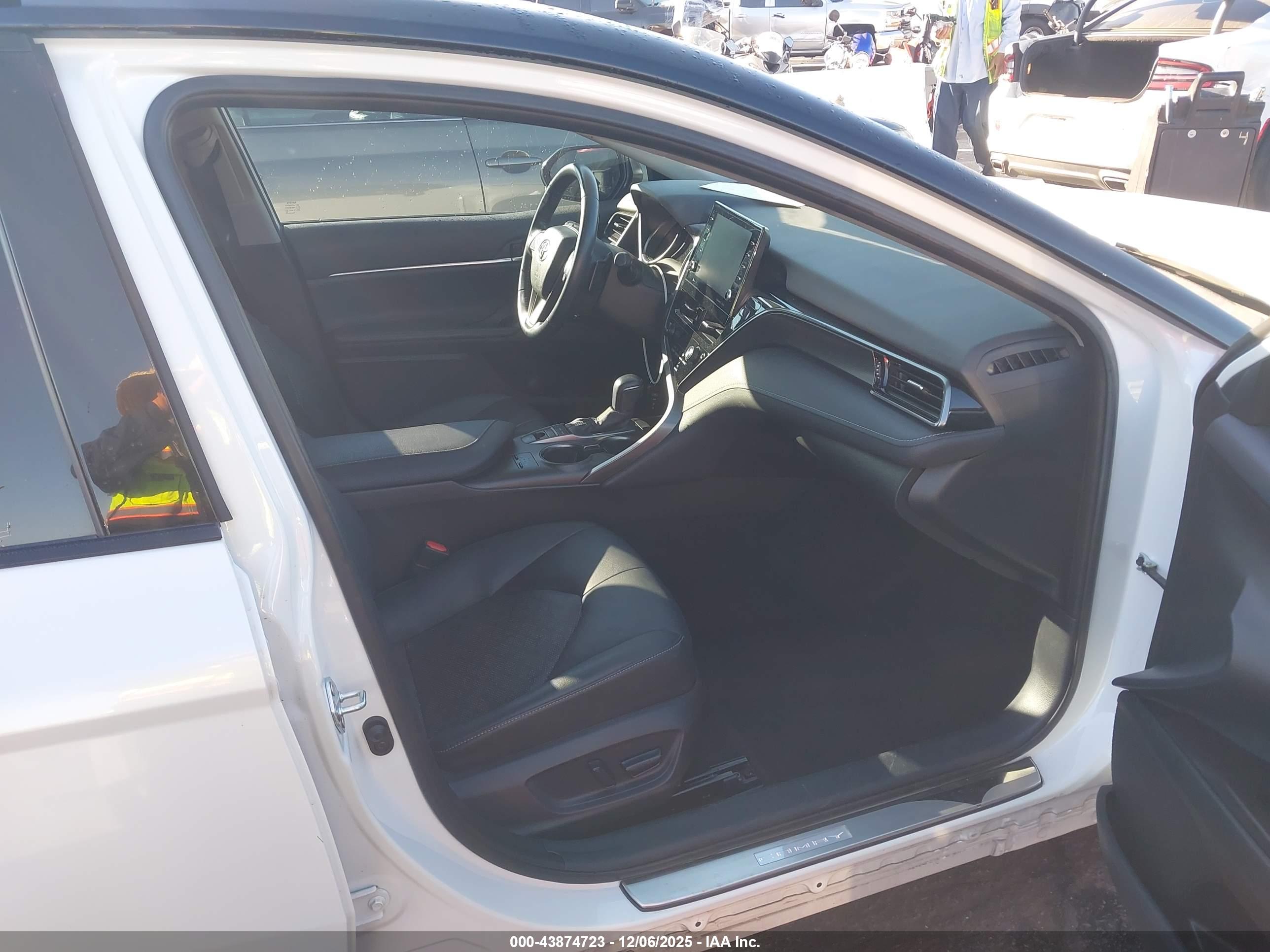 TOYOTA CAMRY image 5