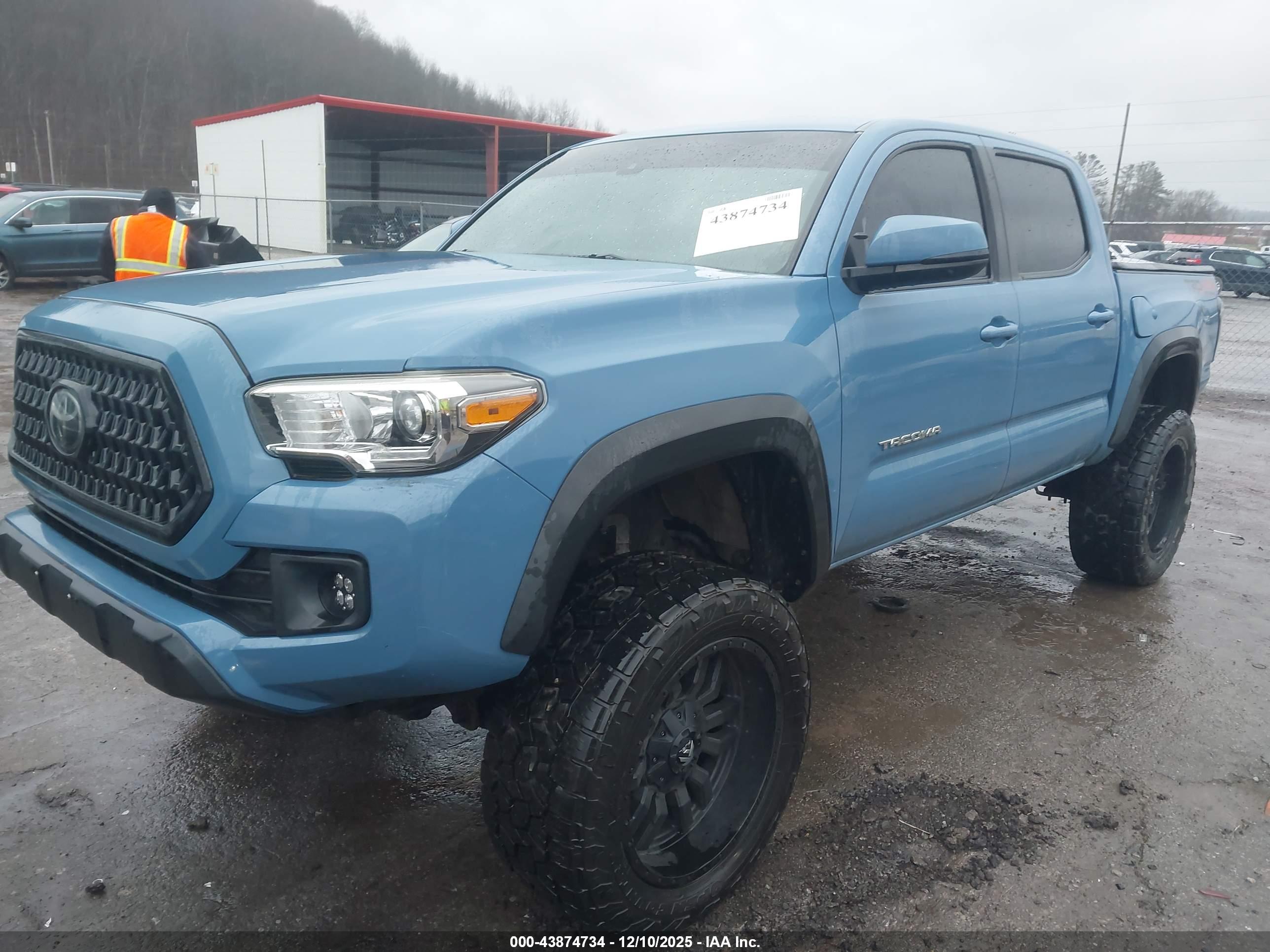 TOYOTA TACOMA image 2