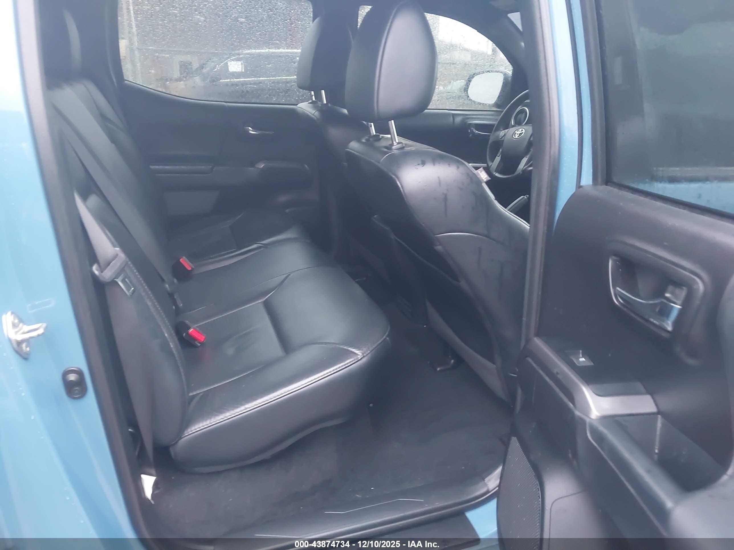 TOYOTA TACOMA image 8