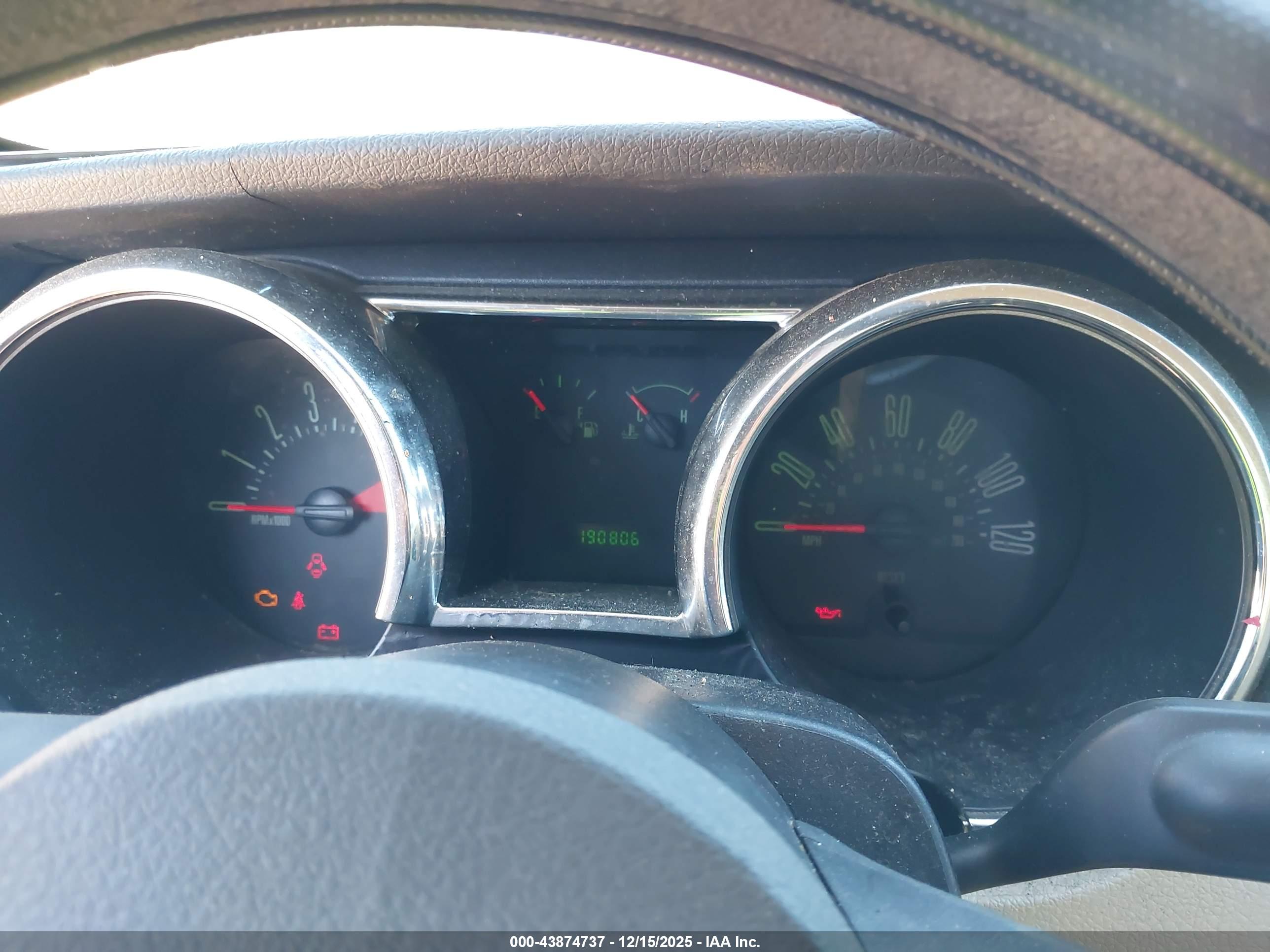 FORD MUSTANG image 7