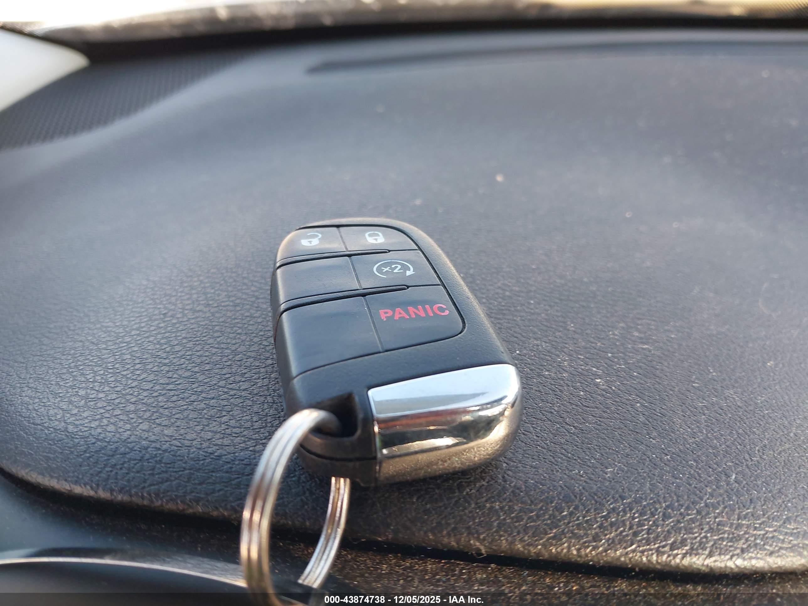 JEEP RENEGADE image 11