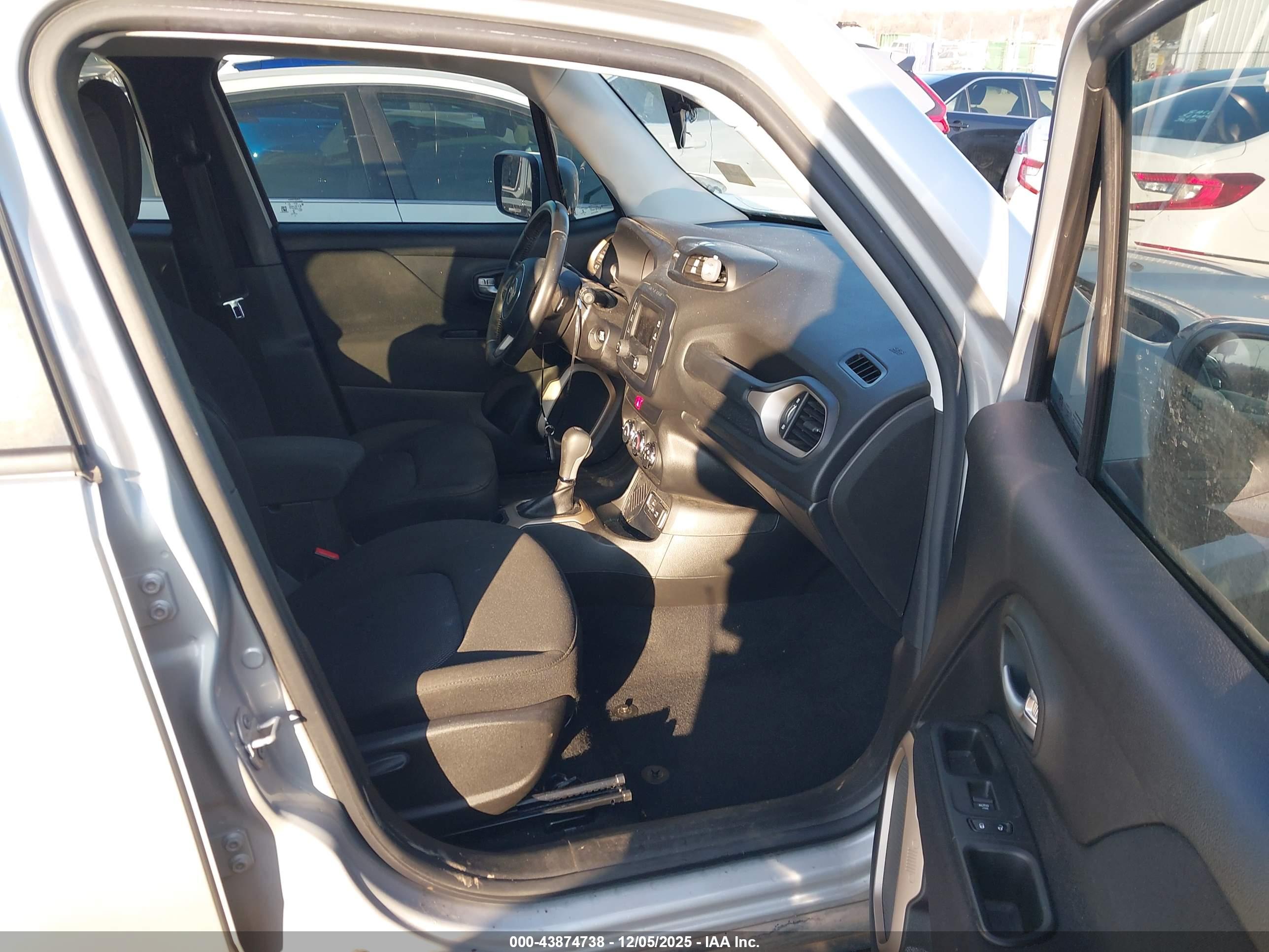 JEEP RENEGADE image 5