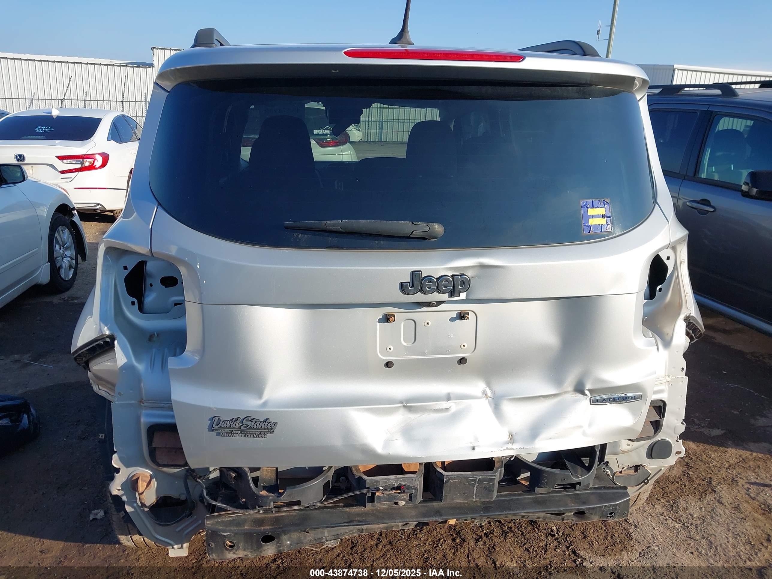 JEEP RENEGADE image 6