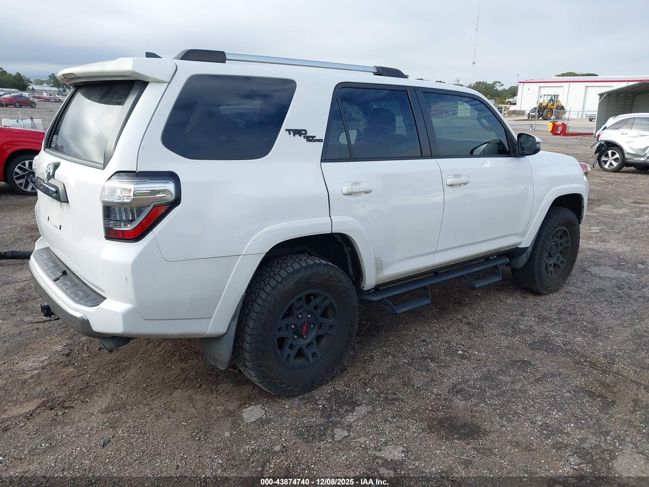 TOYOTA 4RUNNER image 4