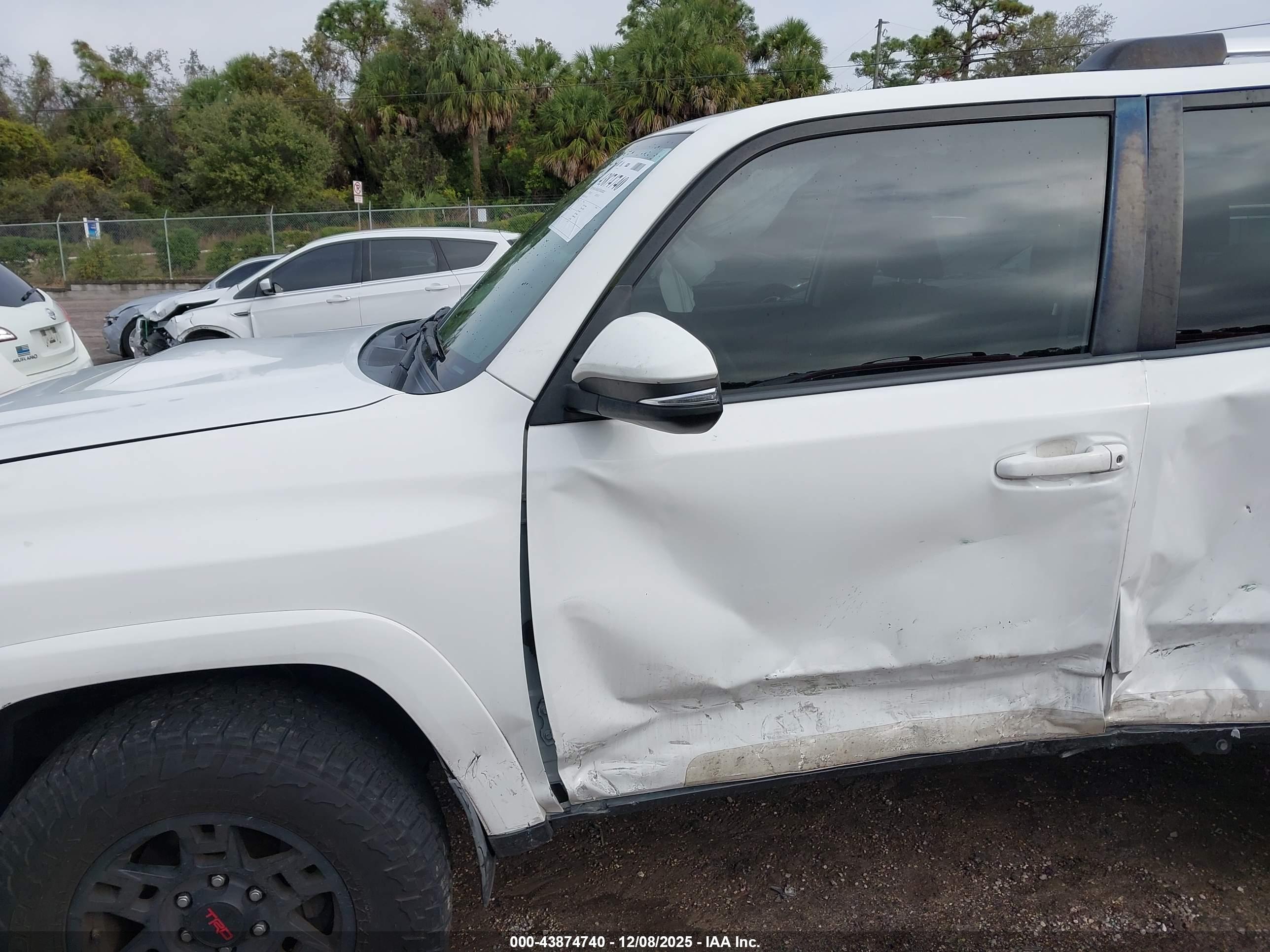 TOYOTA 4RUNNER image 6