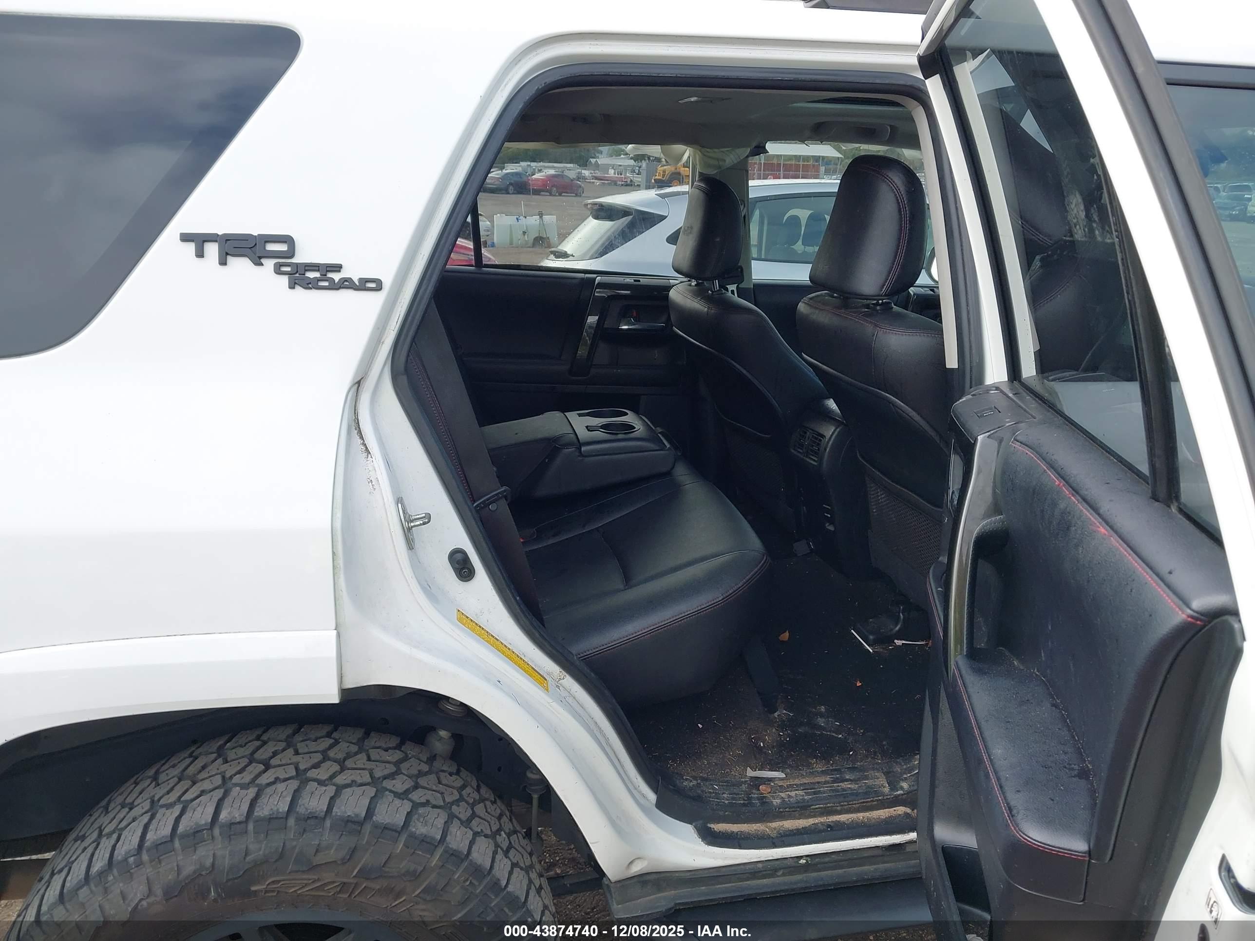 TOYOTA 4RUNNER image 8