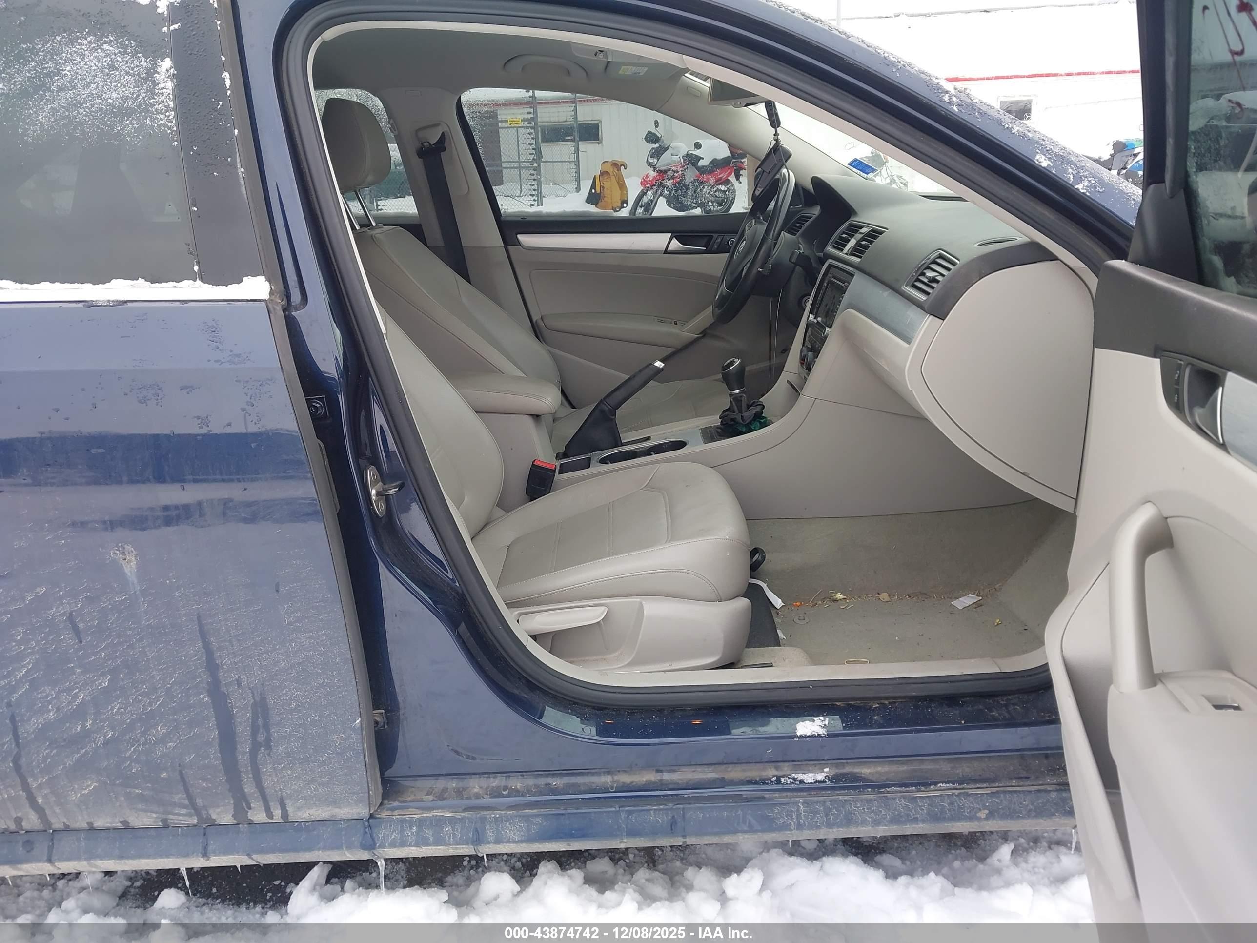 VOLKSWAGEN PASSAT image 5