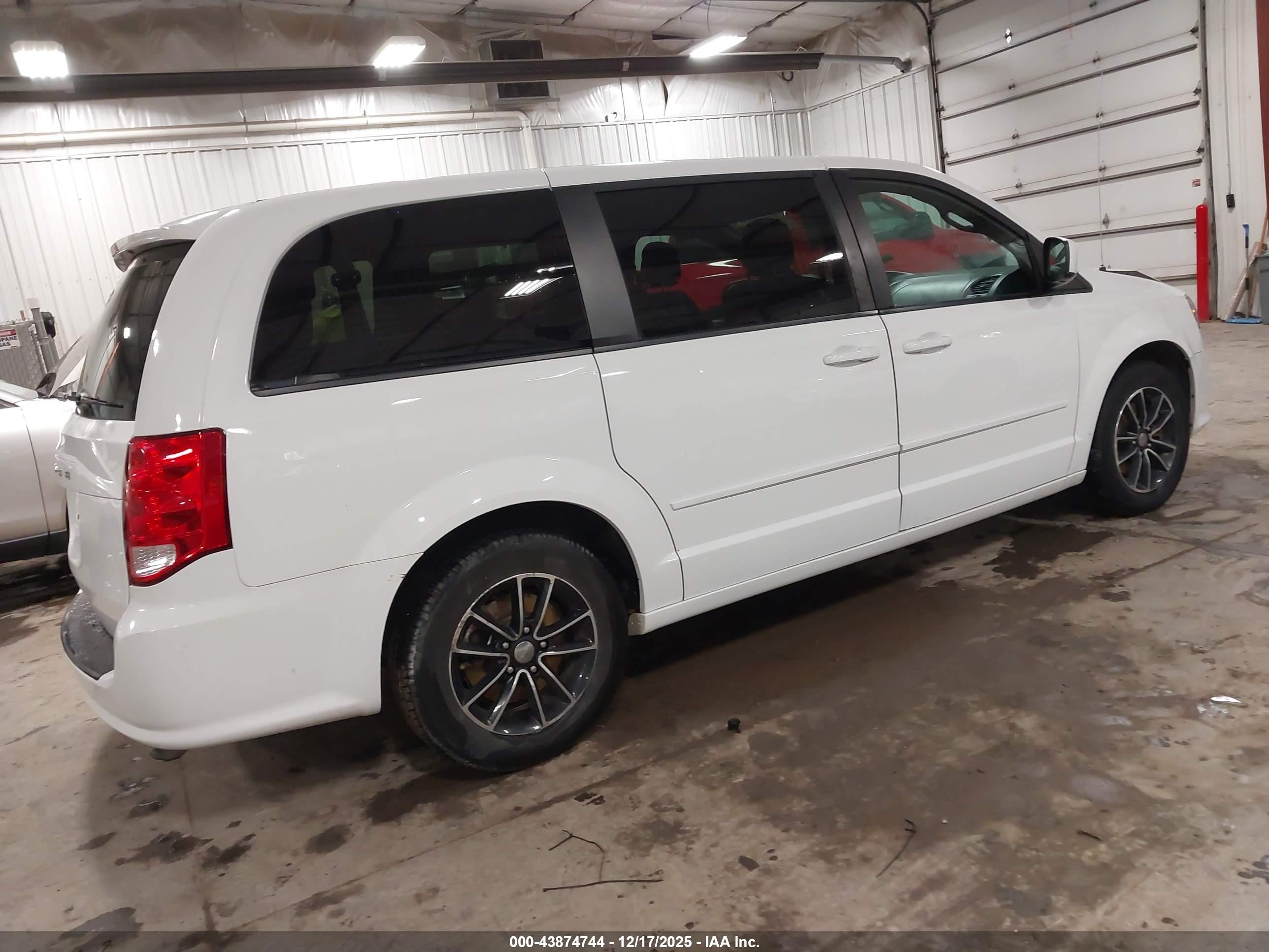 DODGE GRAND image 4