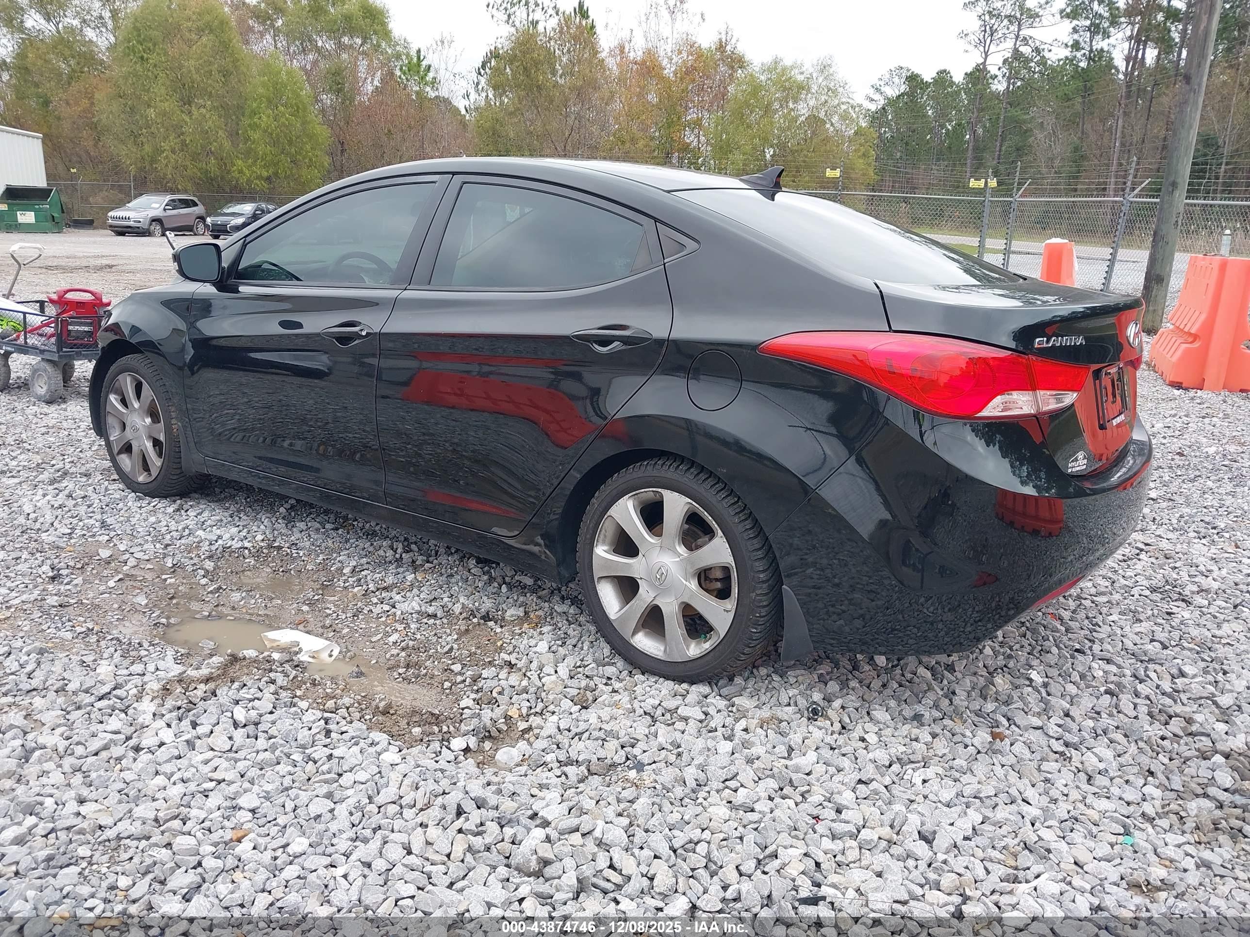 HYUNDAI ELANTRA image 3