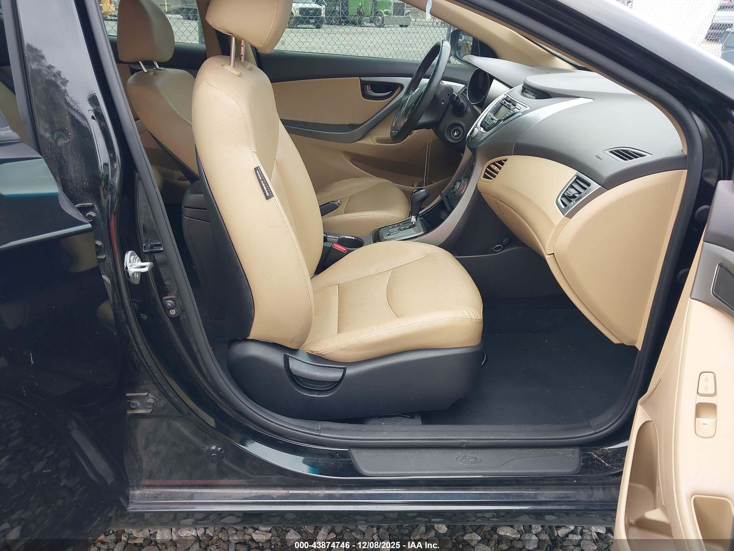 HYUNDAI ELANTRA image 5