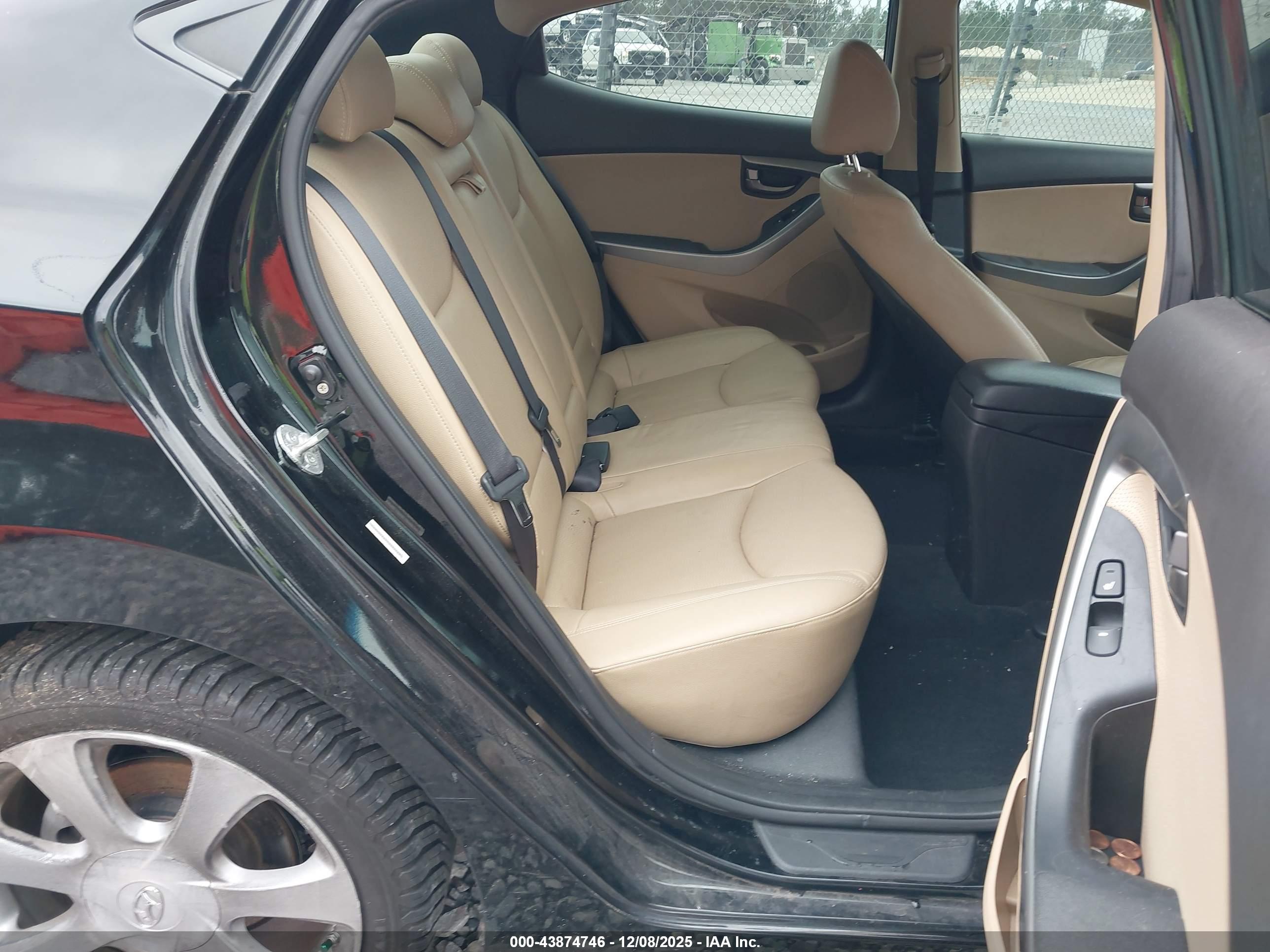 HYUNDAI ELANTRA image 8