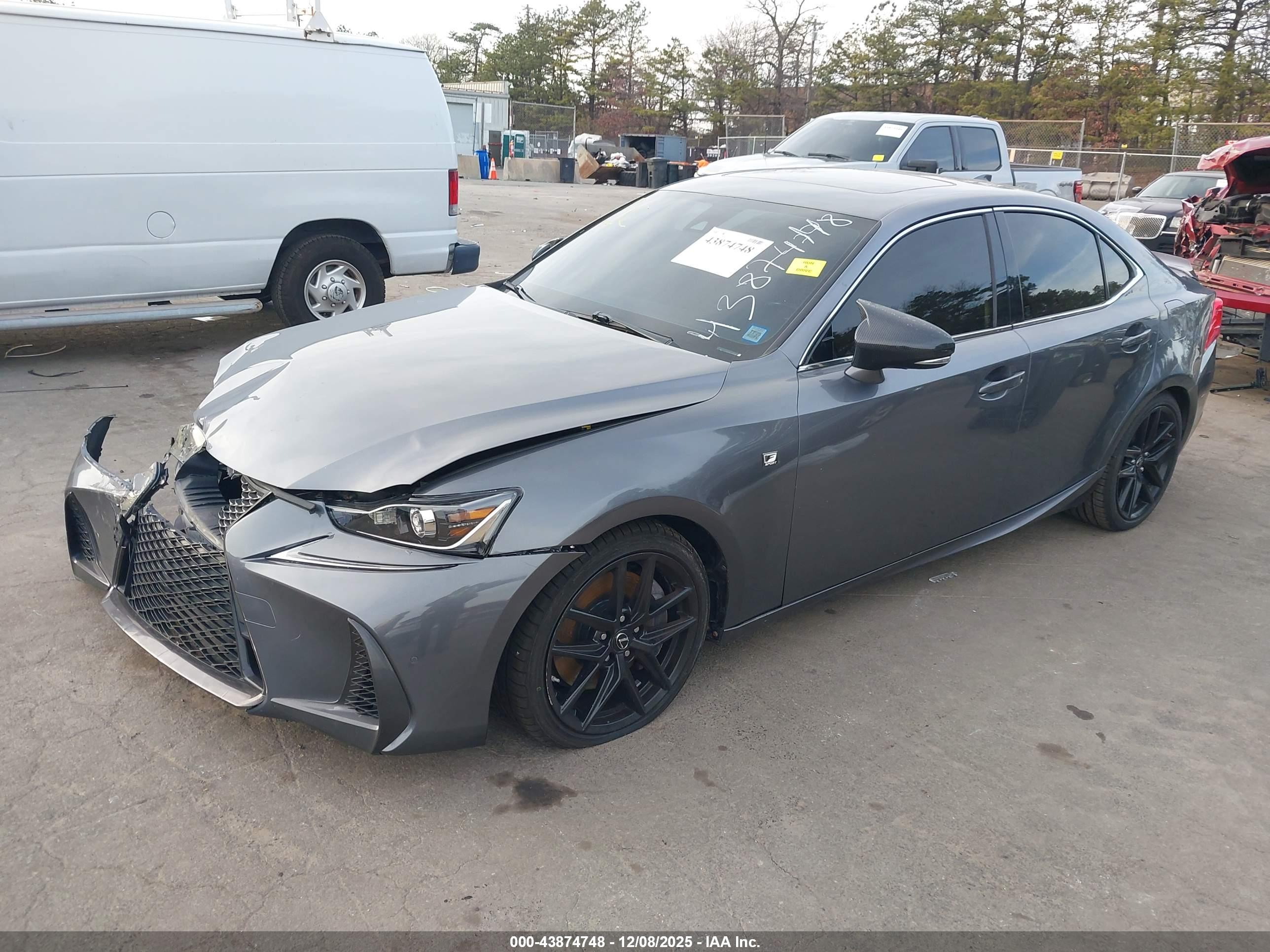 LEXUS IS image 2