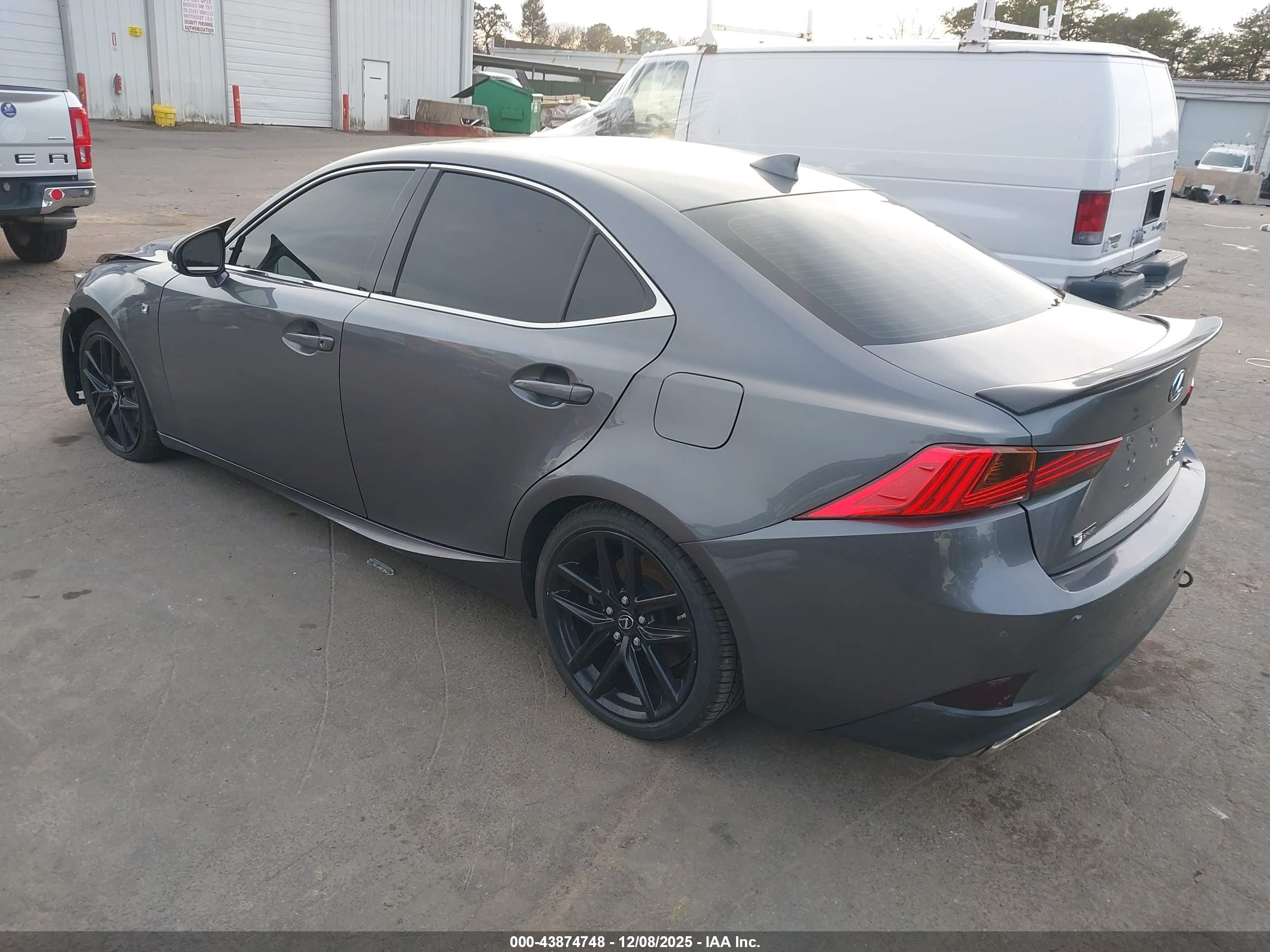 LEXUS IS image 3
