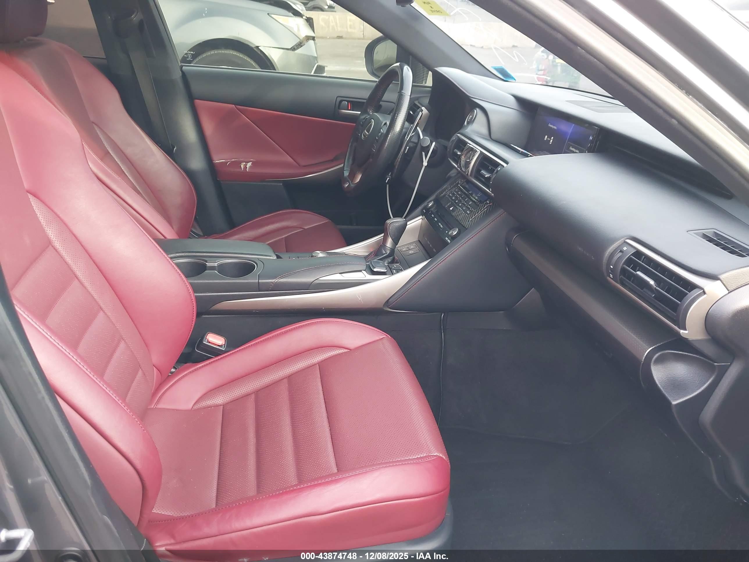 LEXUS IS image 5