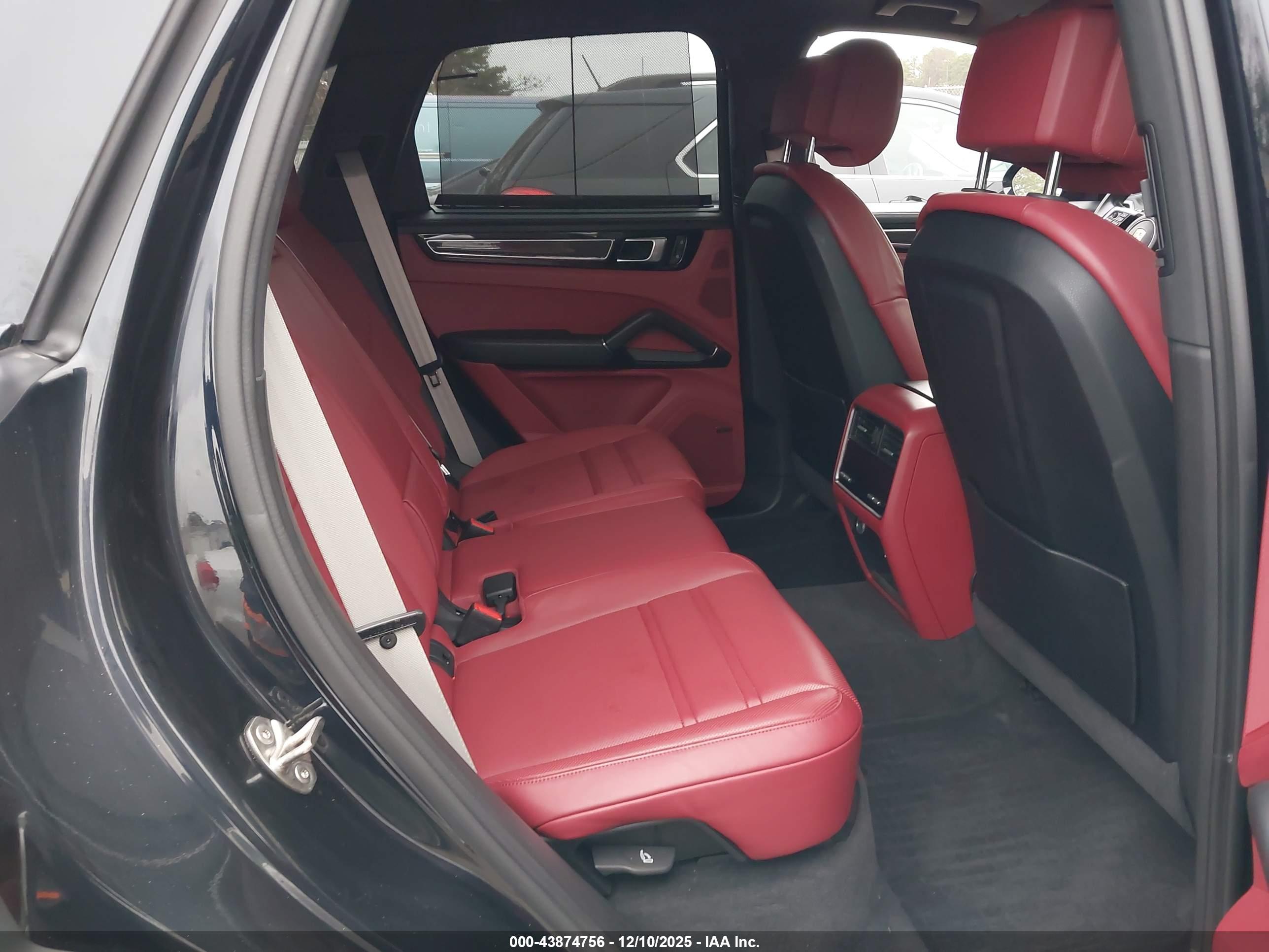 PORSCHE CAYENNE image 8