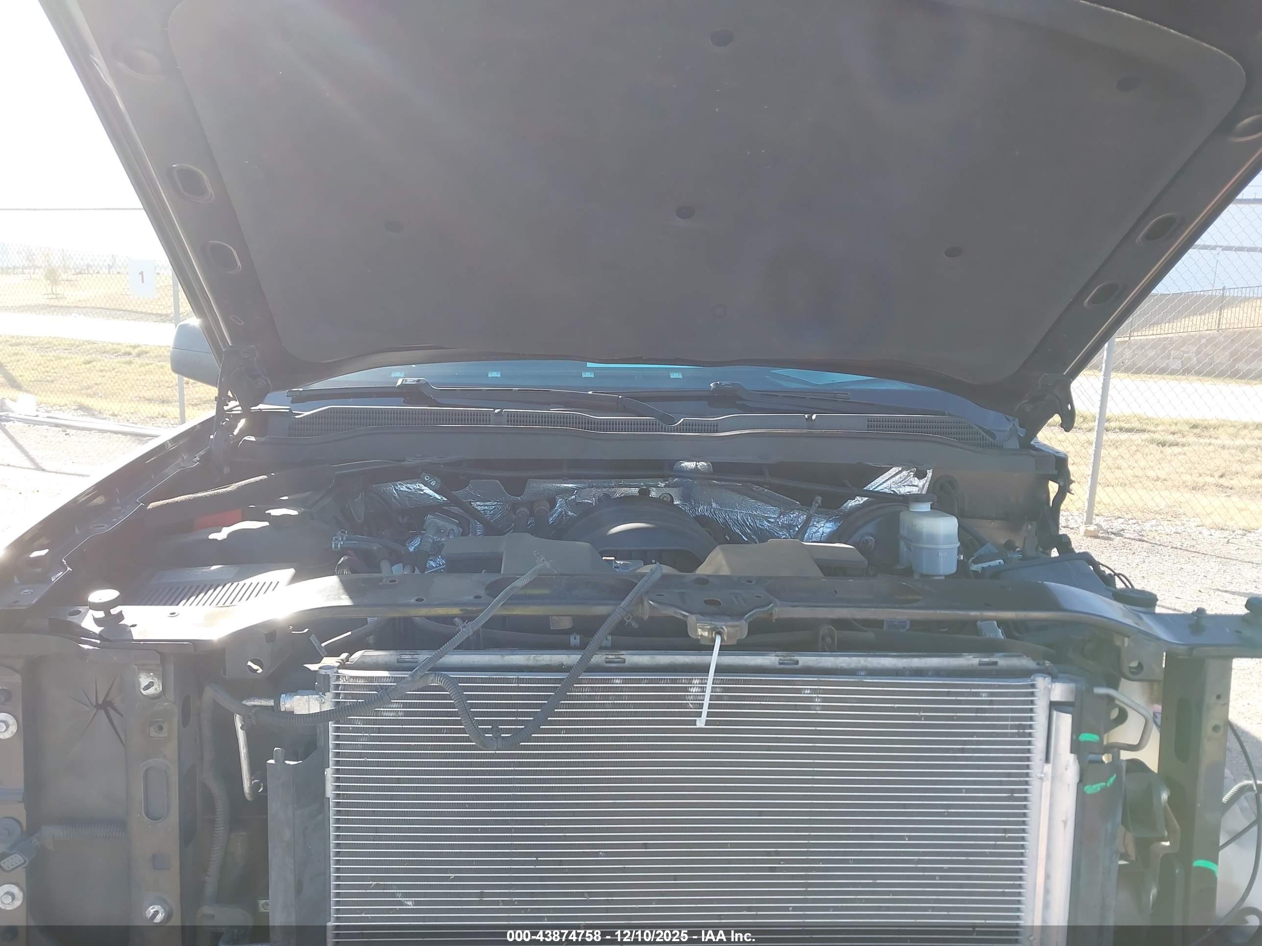 CHEVROLET SILVERADO image 10