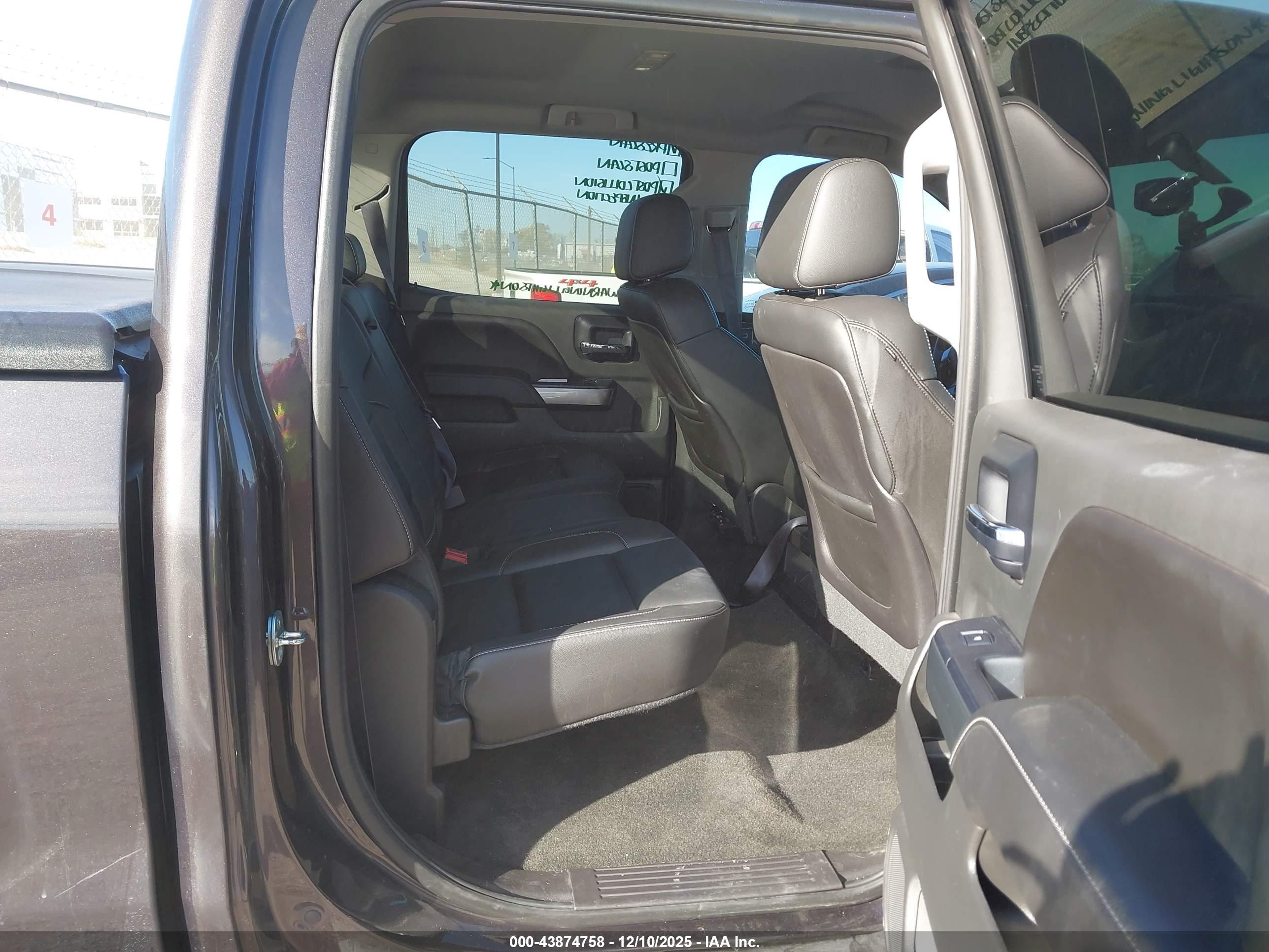 CHEVROLET SILVERADO image 8