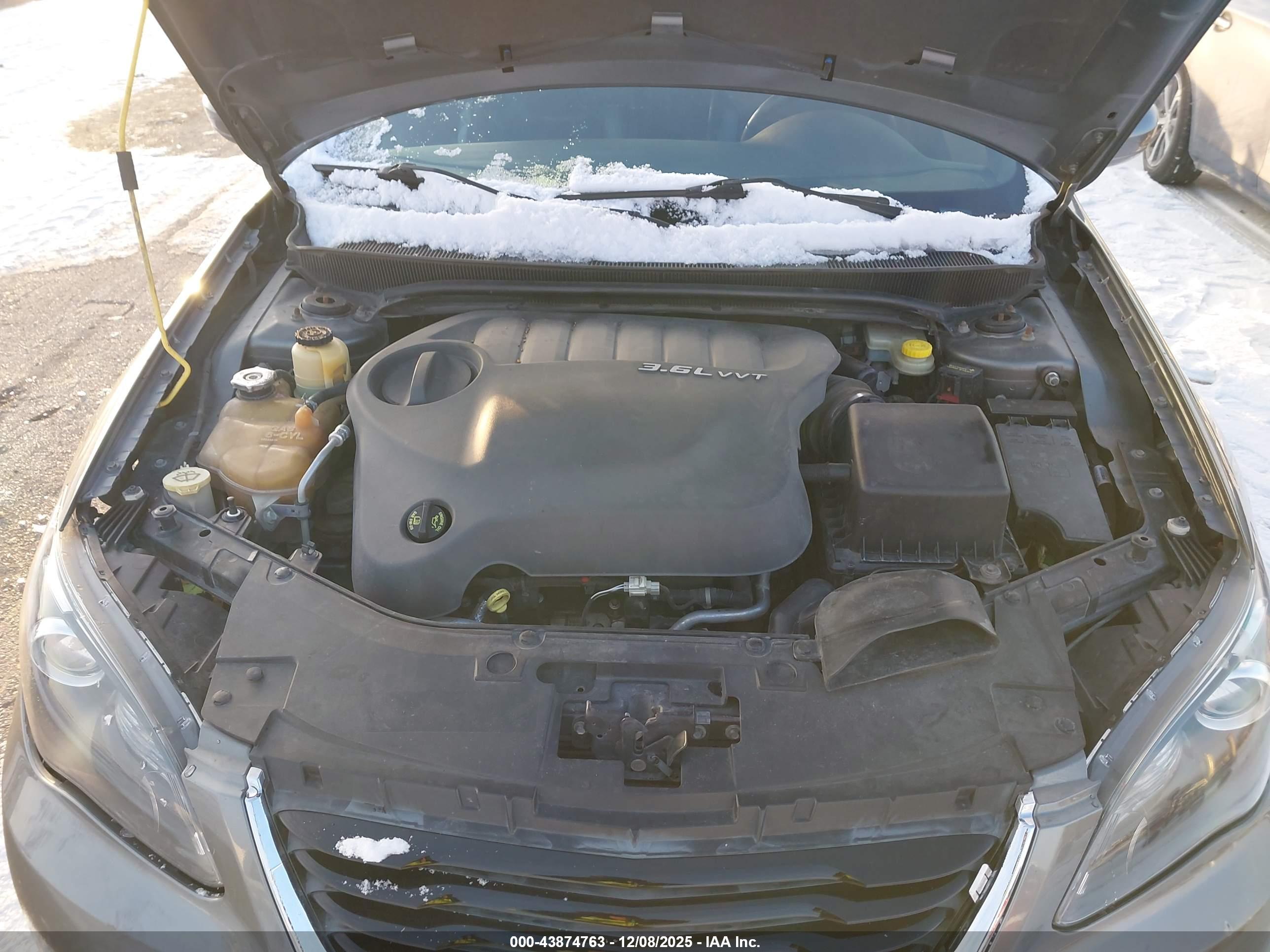 CHRYSLER 200 image 10
