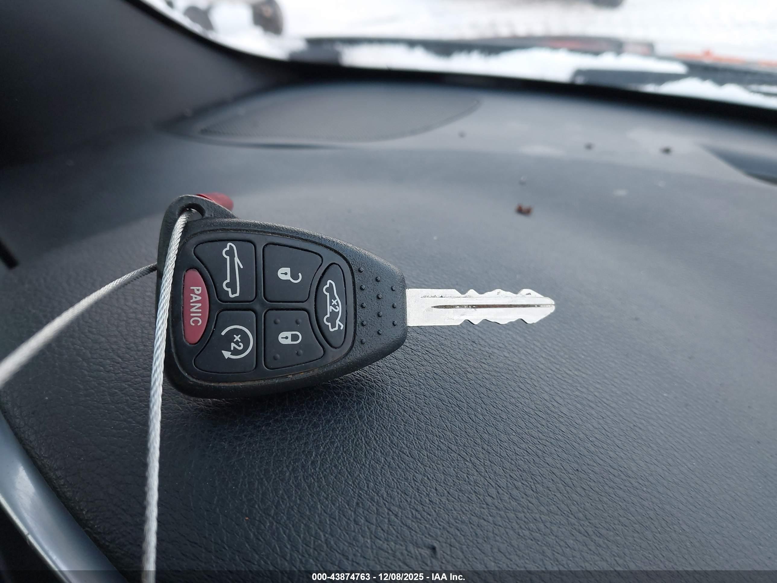 CHRYSLER 200 image 11