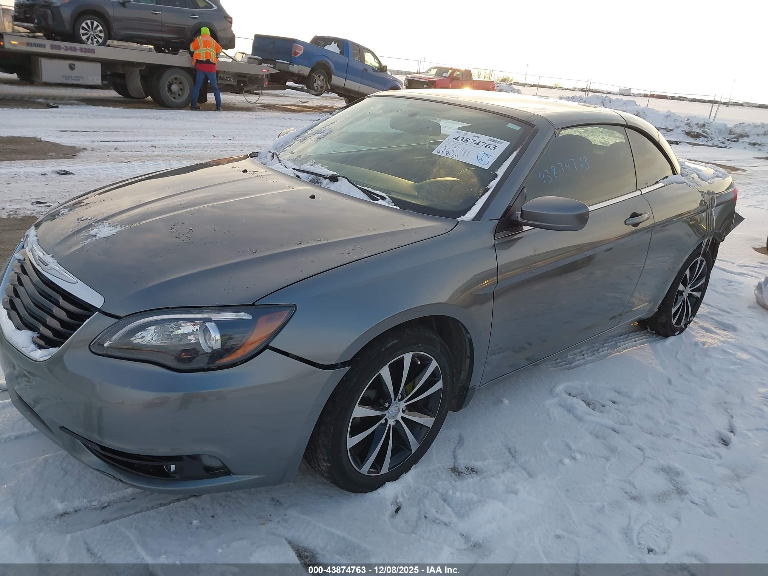CHRYSLER 200 image 2
