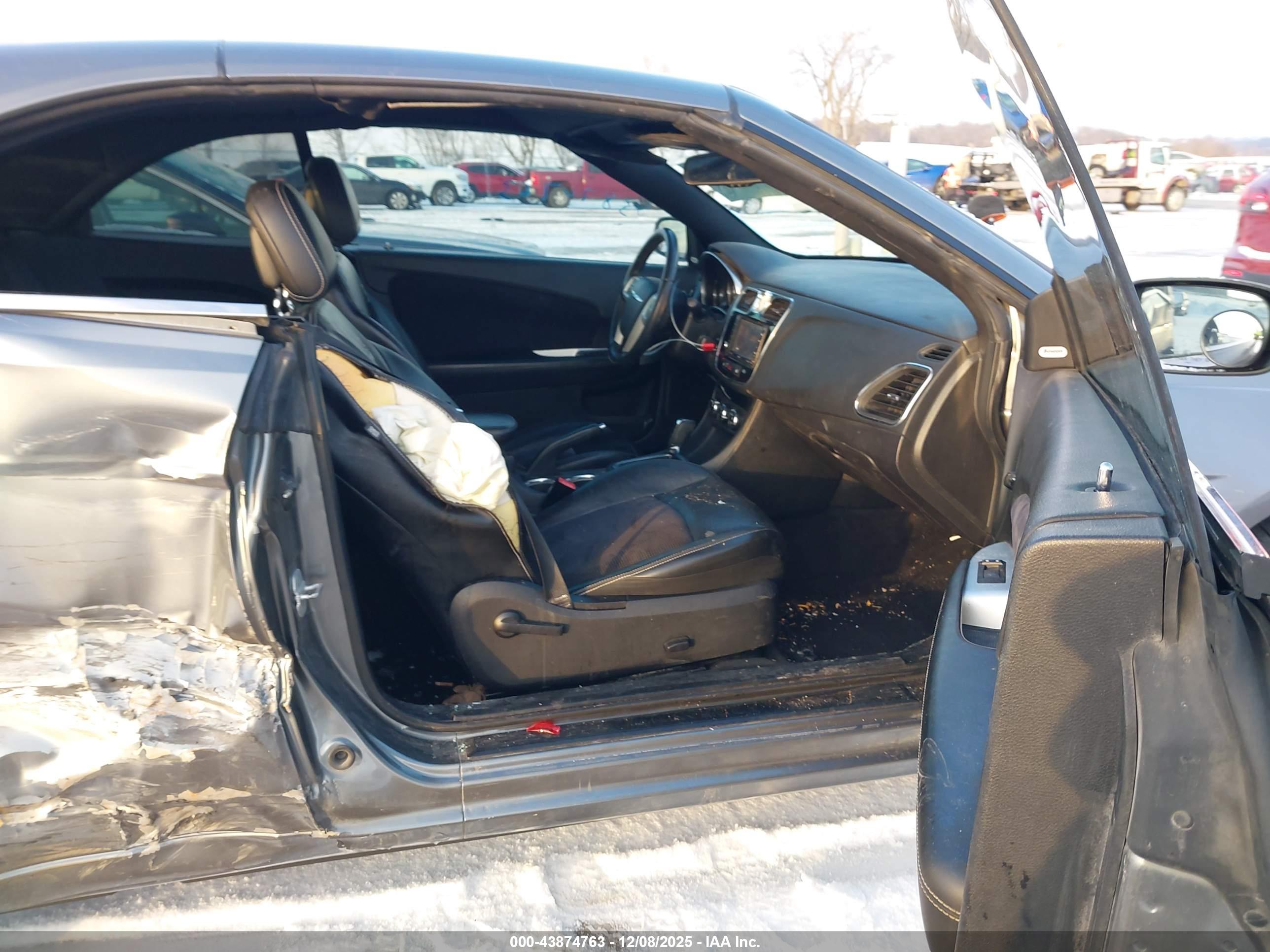 CHRYSLER 200 image 5