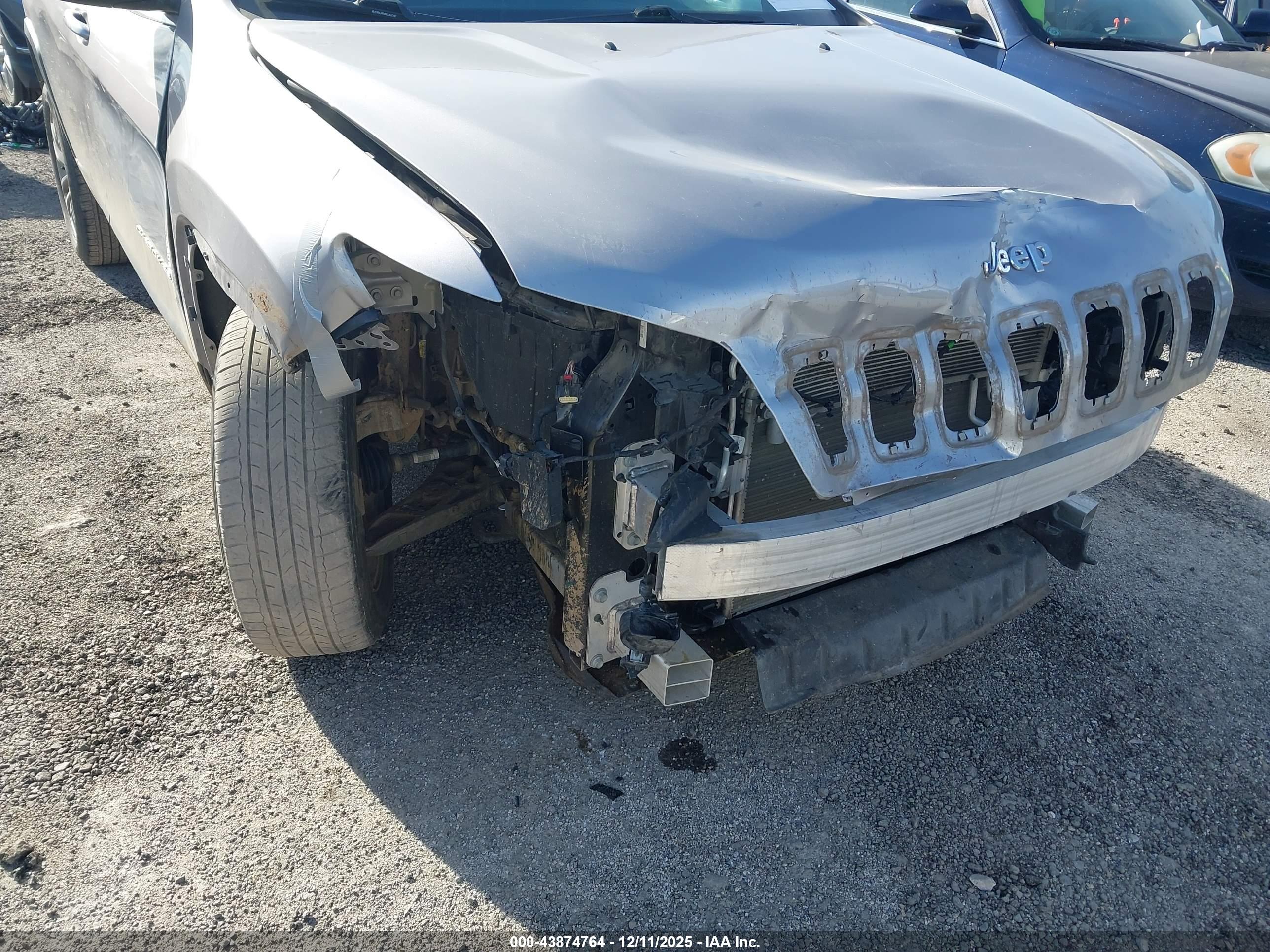 JEEP CHEROKEE image 6