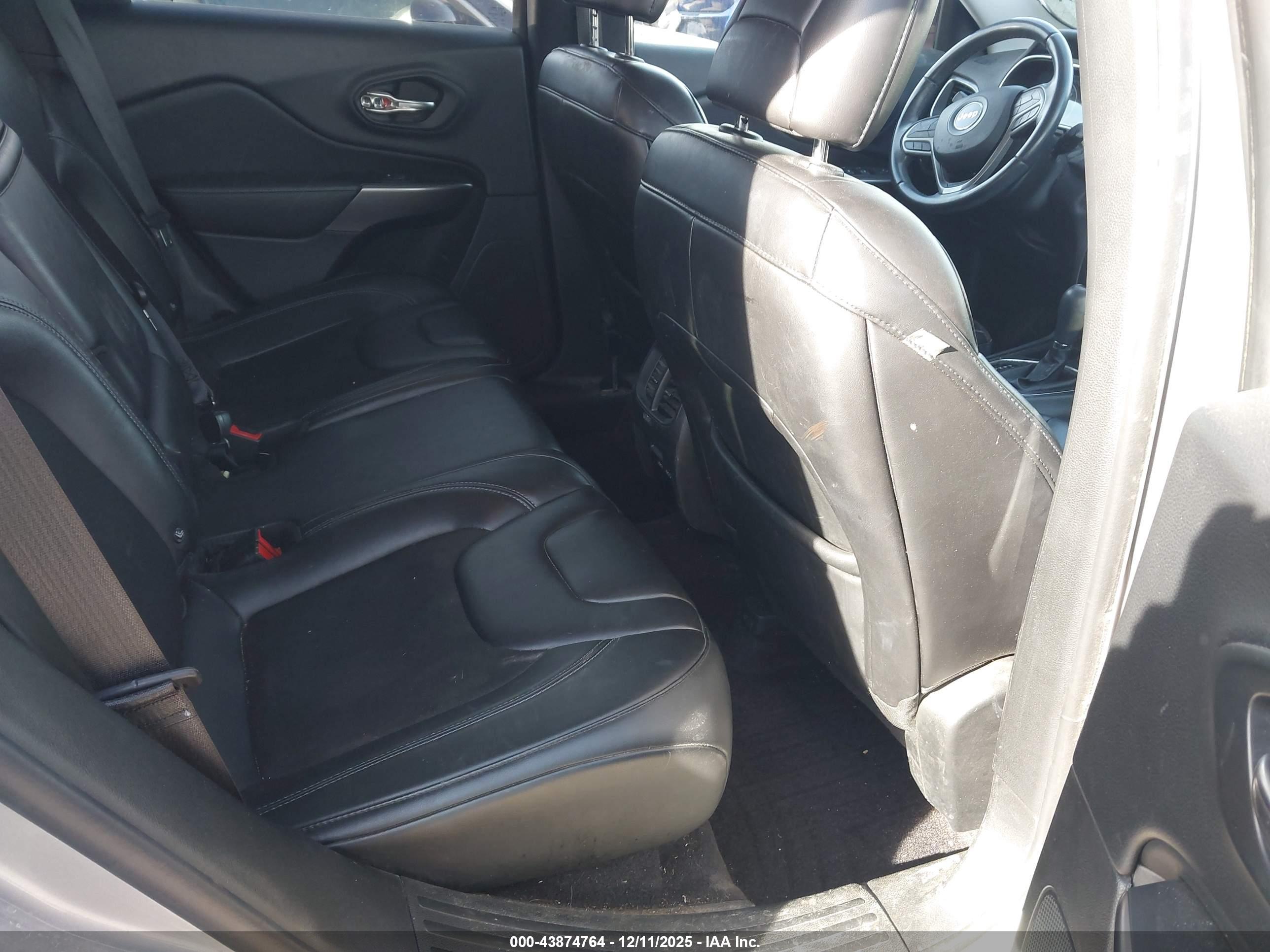JEEP CHEROKEE image 8