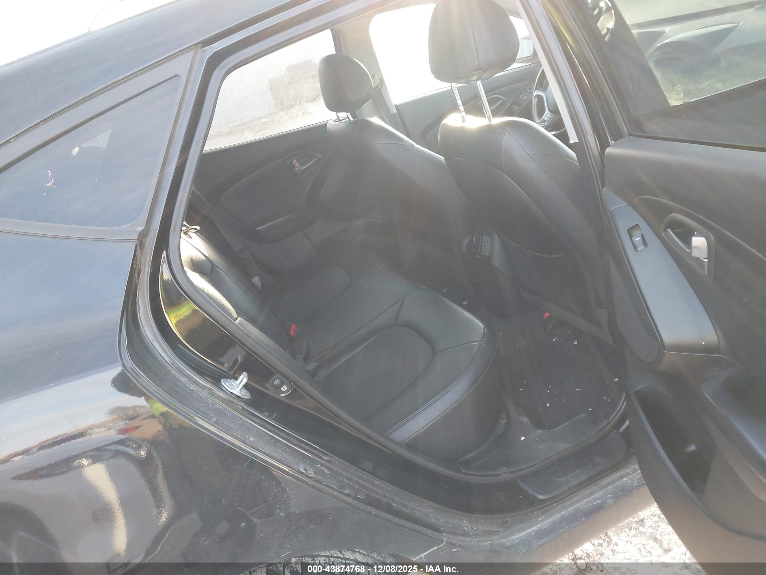 HYUNDAI TUCSON image 8