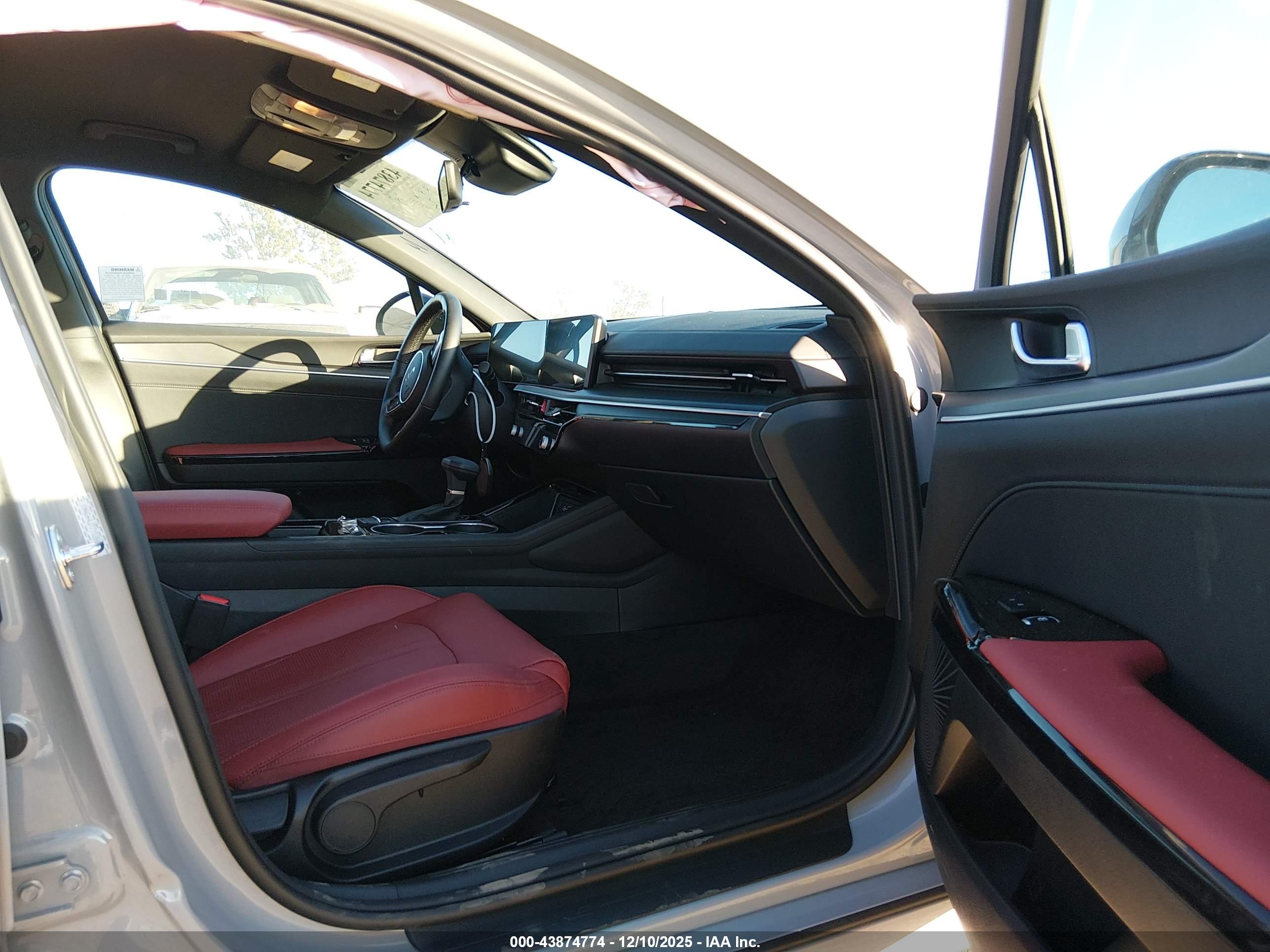 KIA K5 image 5