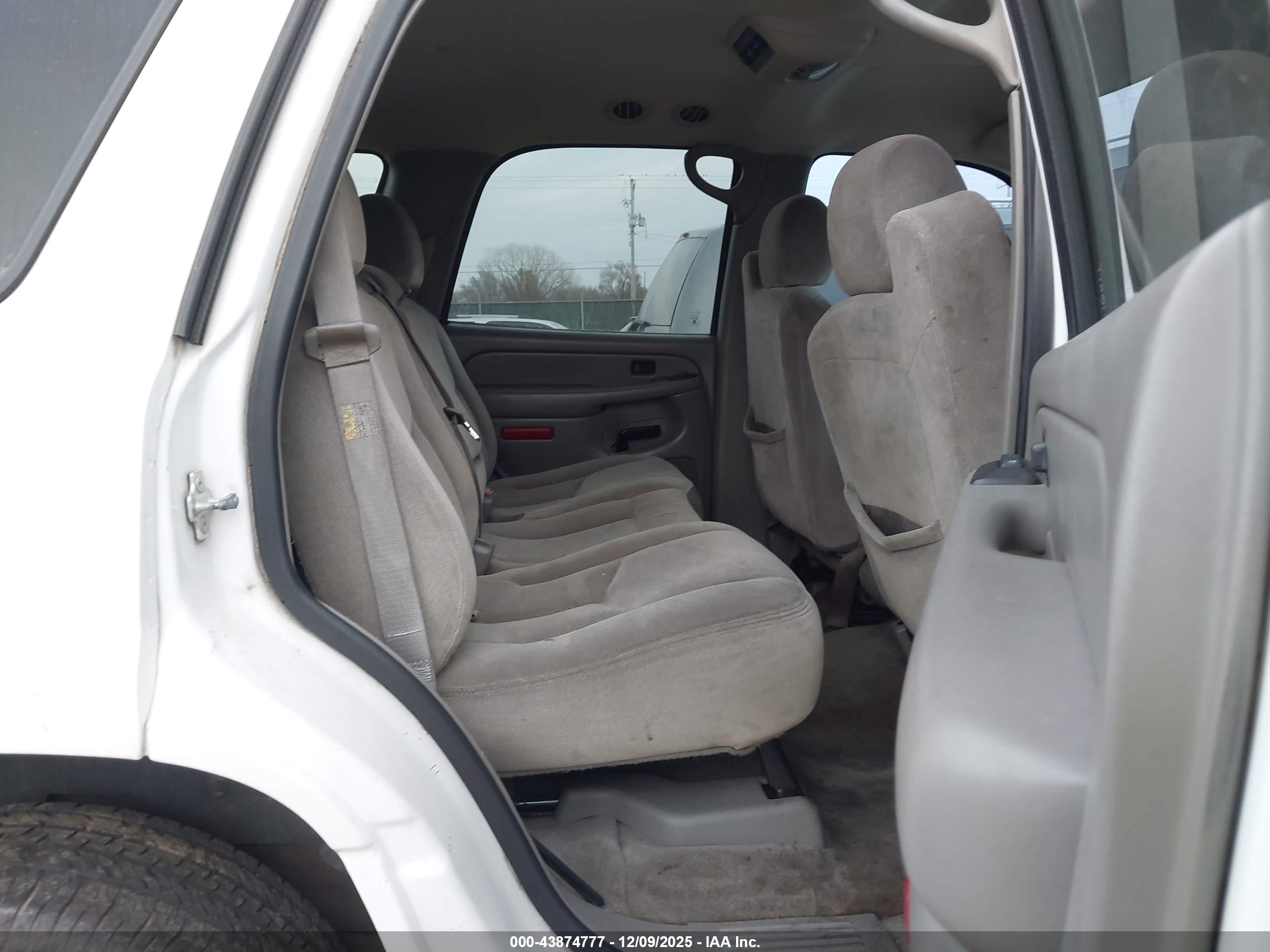 GMC YUKON image 8
