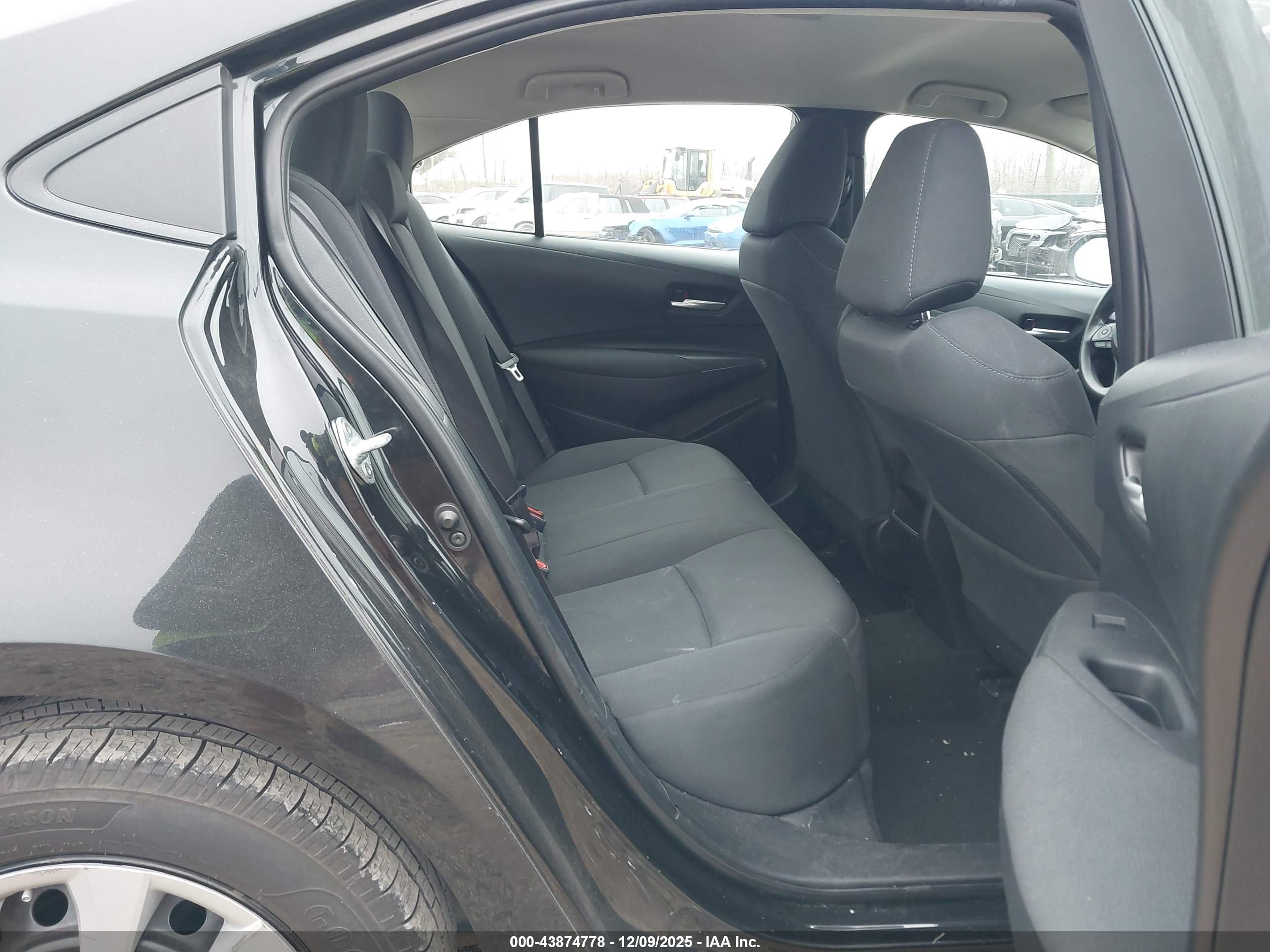 TOYOTA COROLLA image 8
