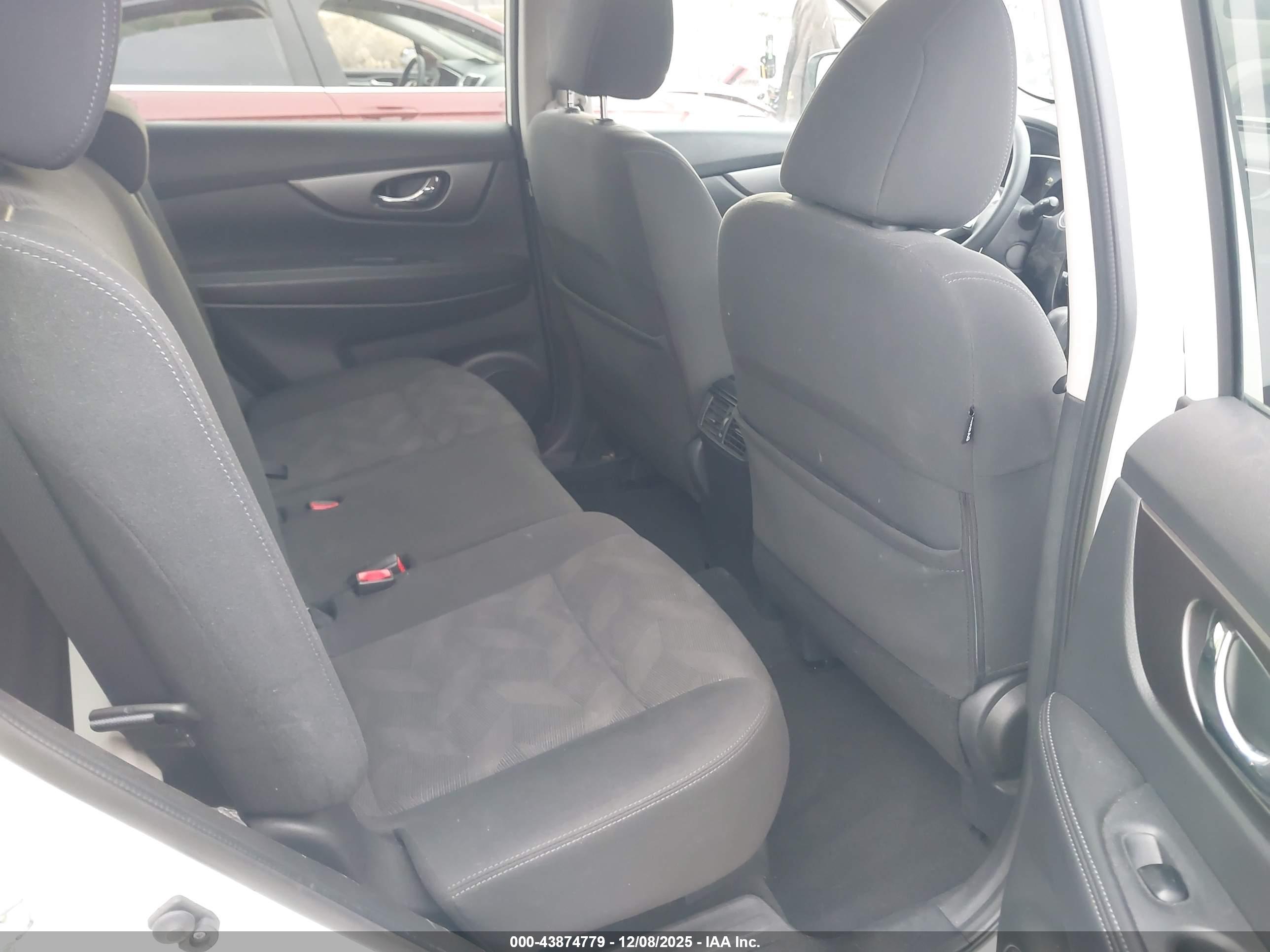 NISSAN ROGUE image 8