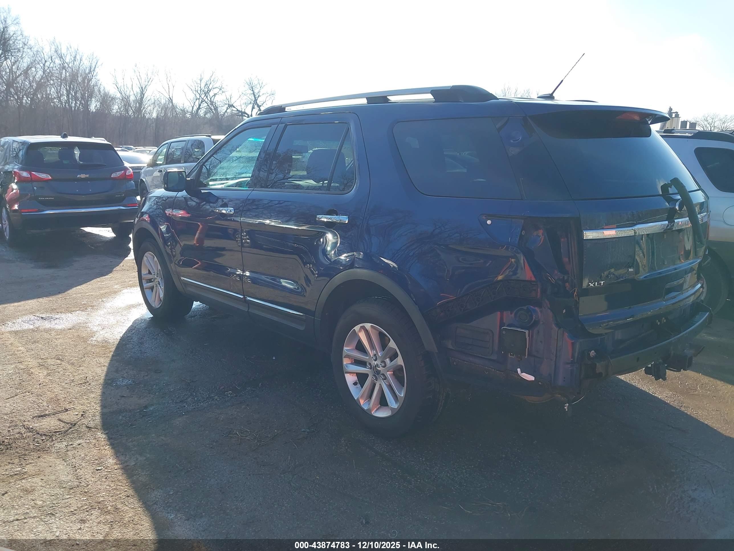 FORD EXPLORER image 3