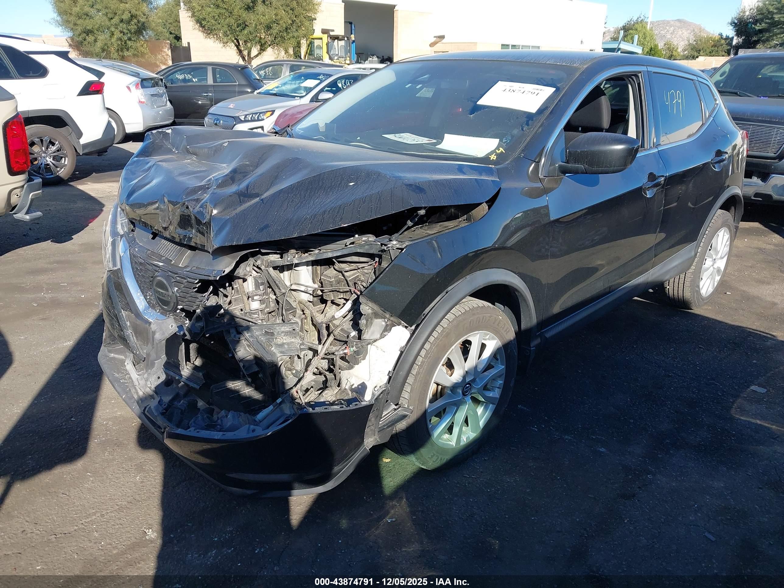 NISSAN ROGUE image 2