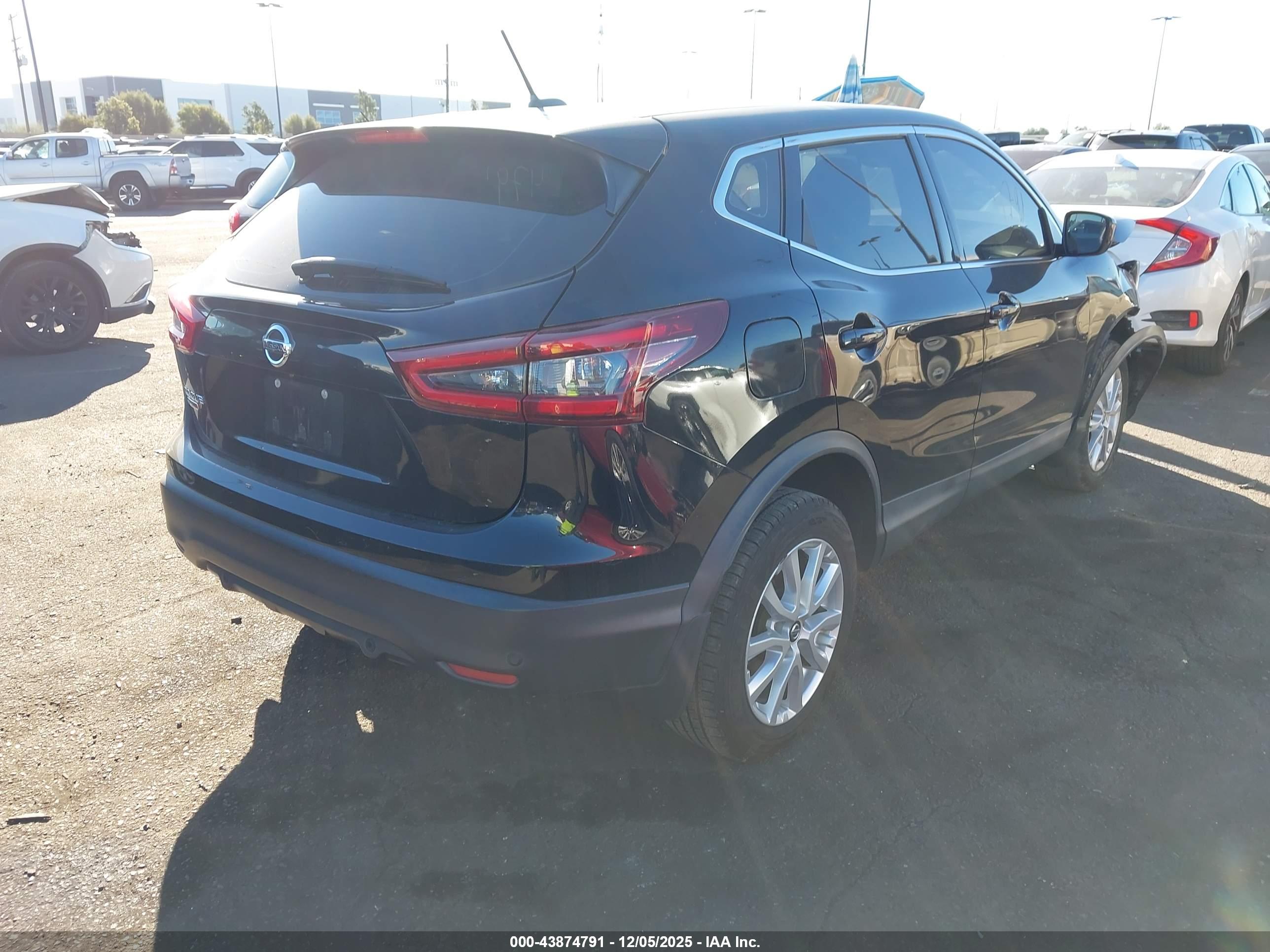 NISSAN ROGUE image 4