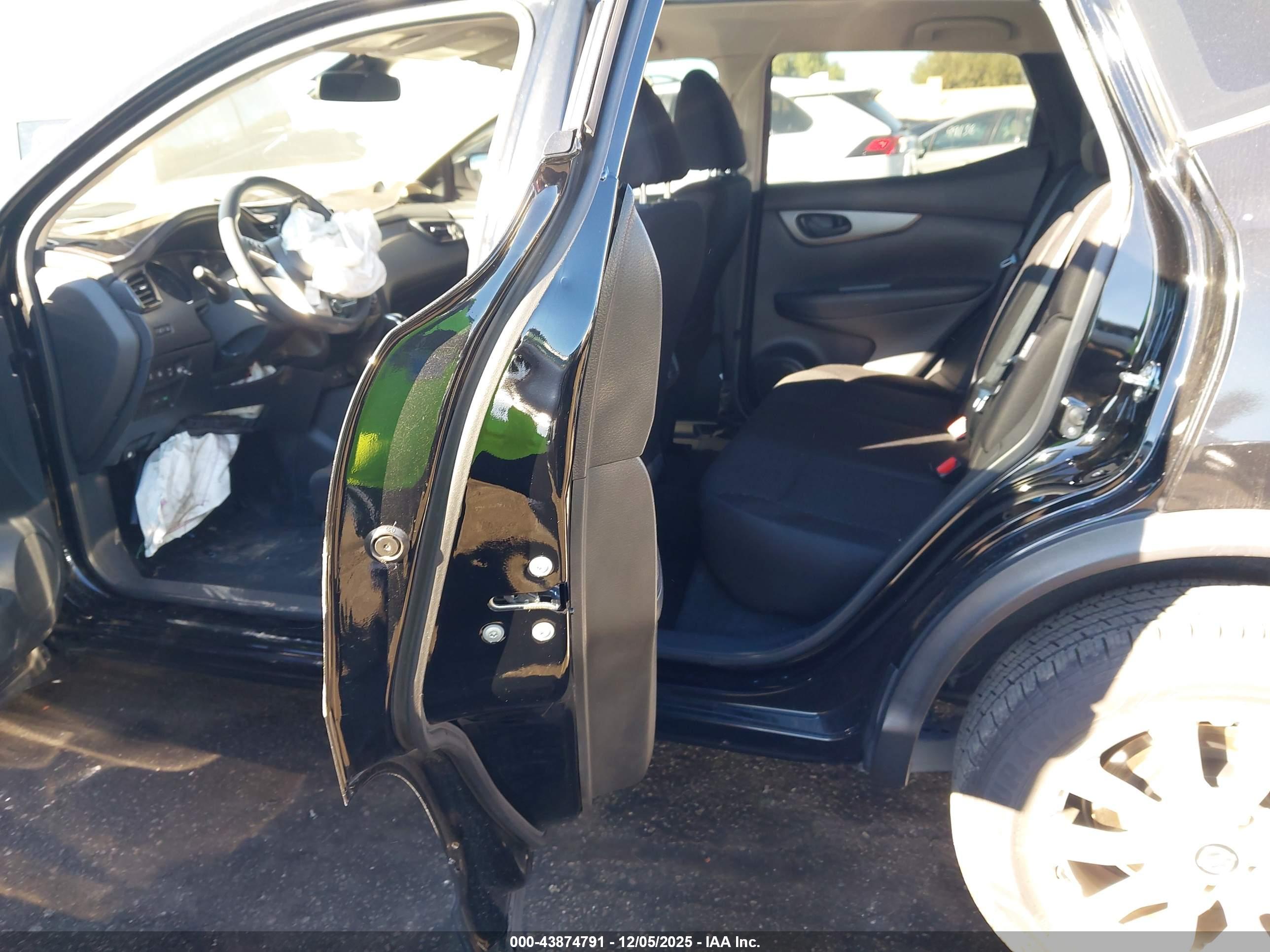 NISSAN ROGUE image 8