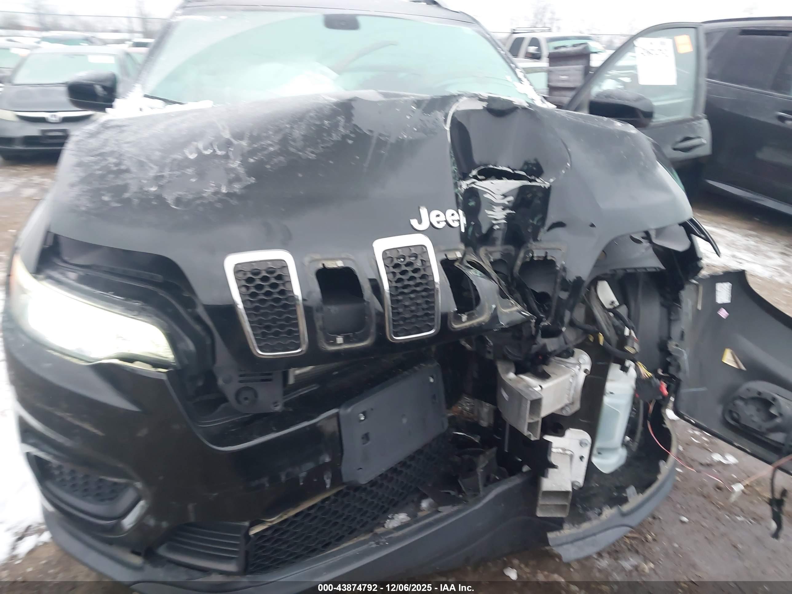 JEEP CHEROKEE image 6