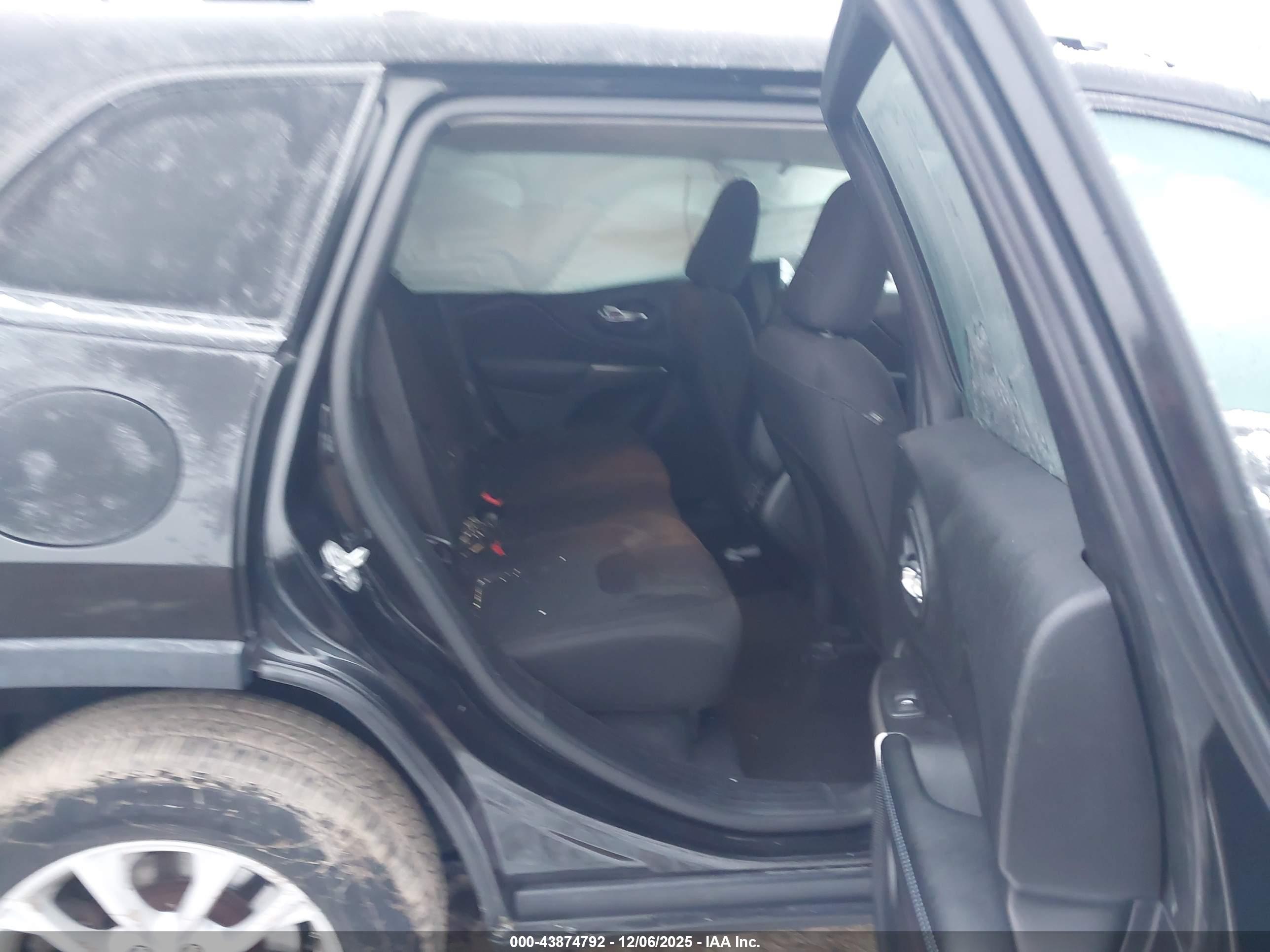 JEEP CHEROKEE image 8
