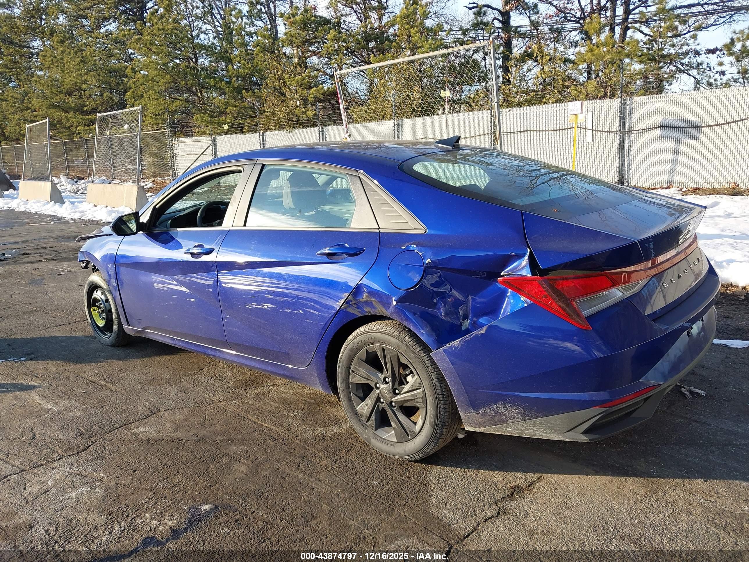 HYUNDAI ELANTRA image 3