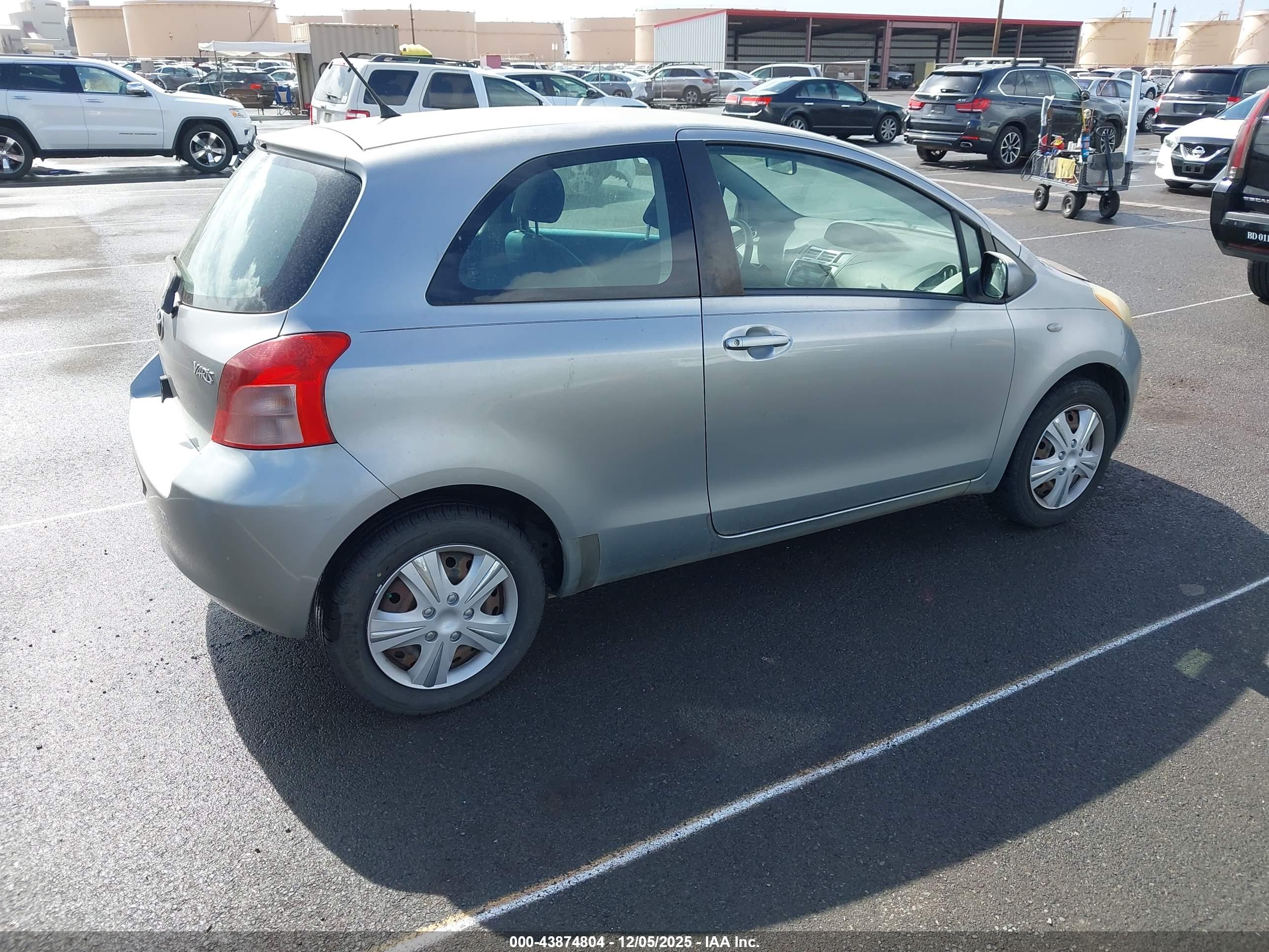 TOYOTA YARIS image 4