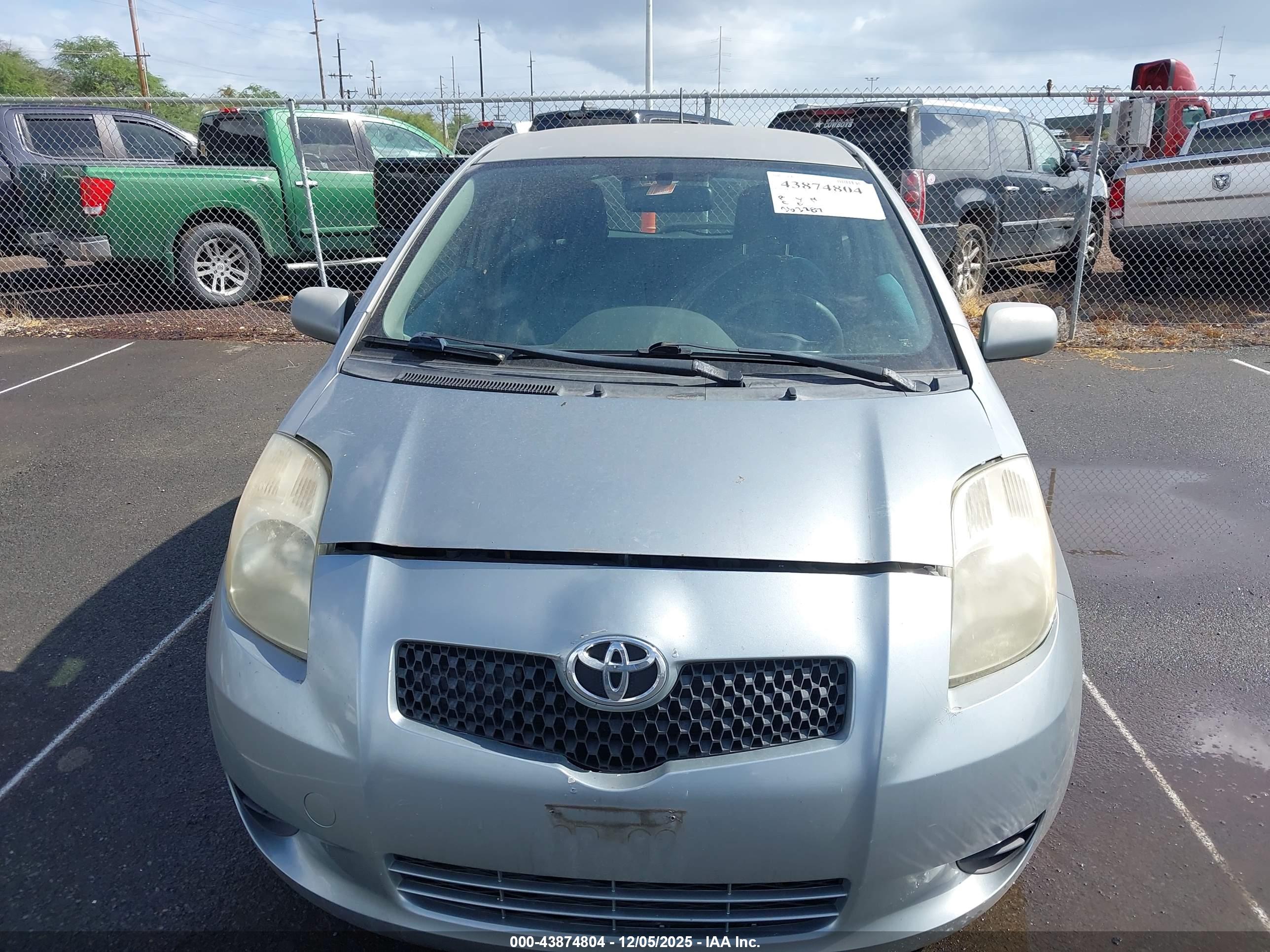 TOYOTA YARIS image 6