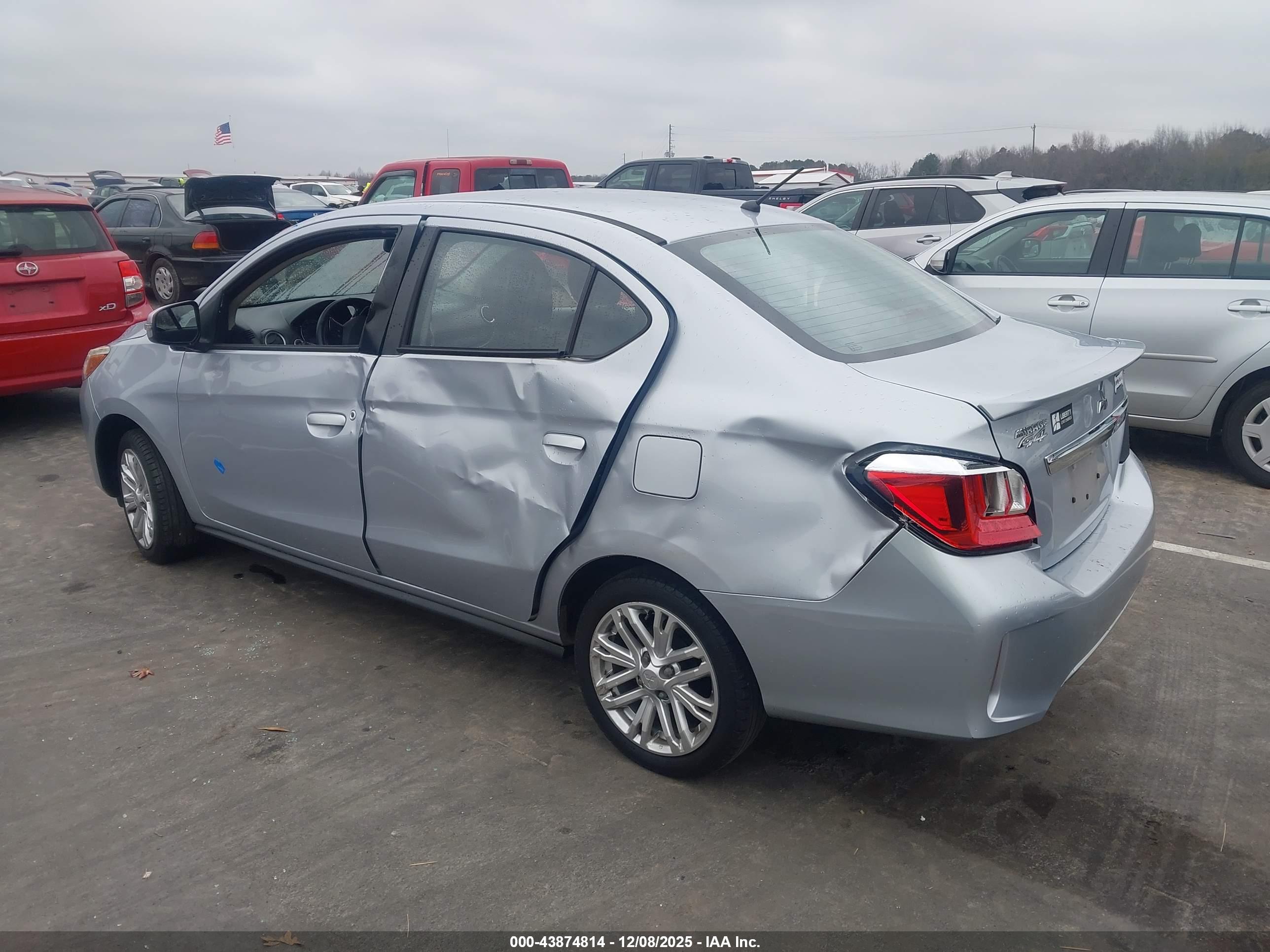 MITSUBISHI MIRAGE image 3