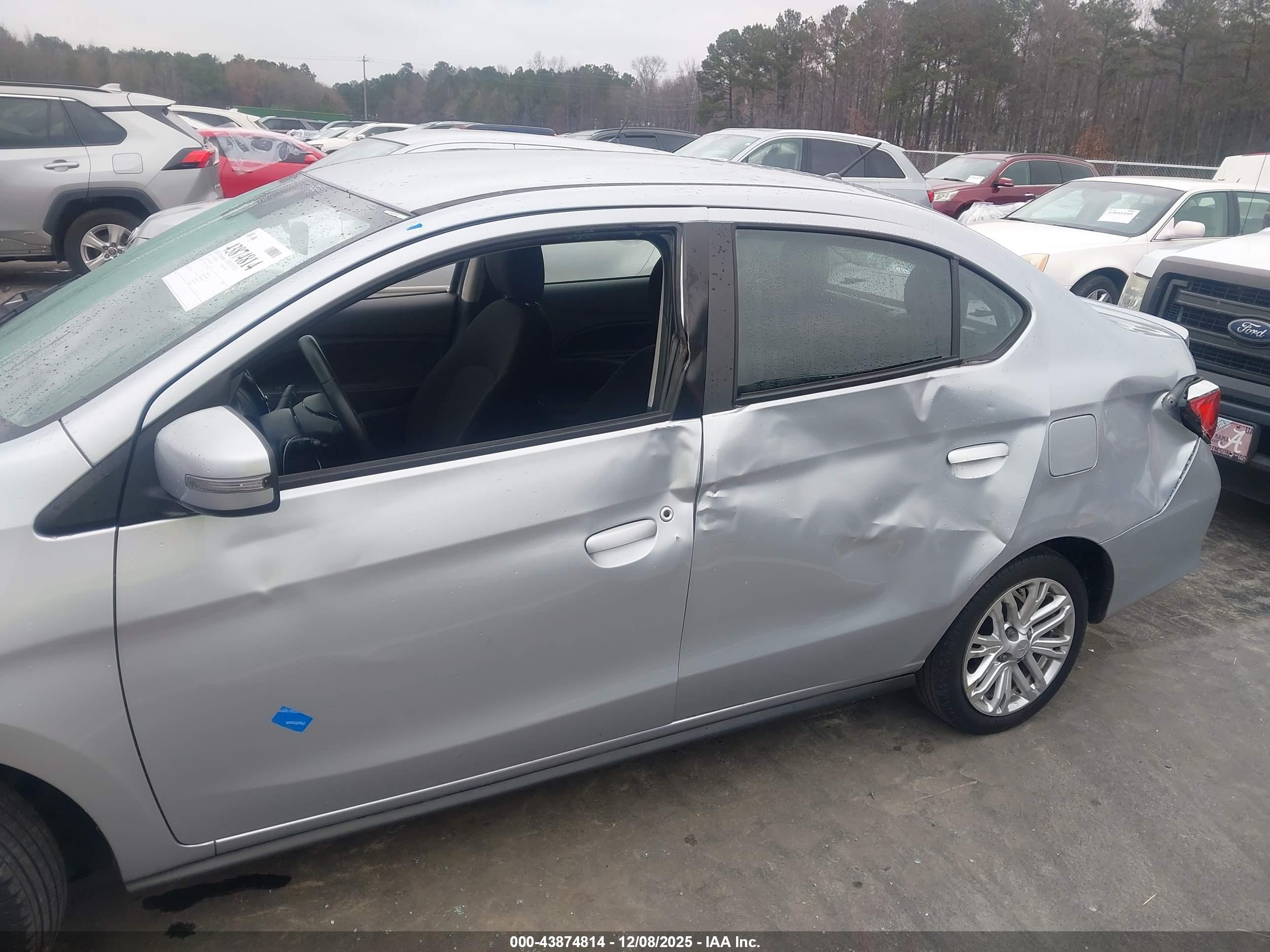 MITSUBISHI MIRAGE image 6