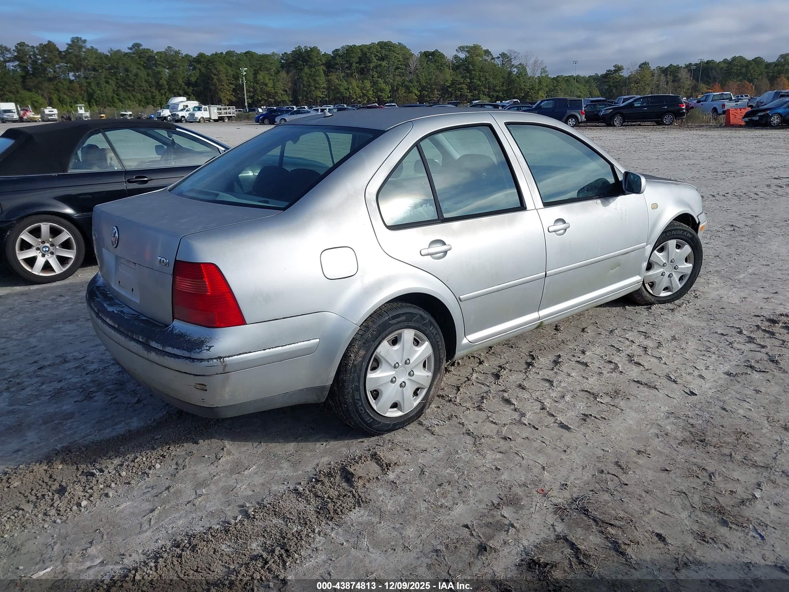 VOLKSWAGEN JETTA image 4