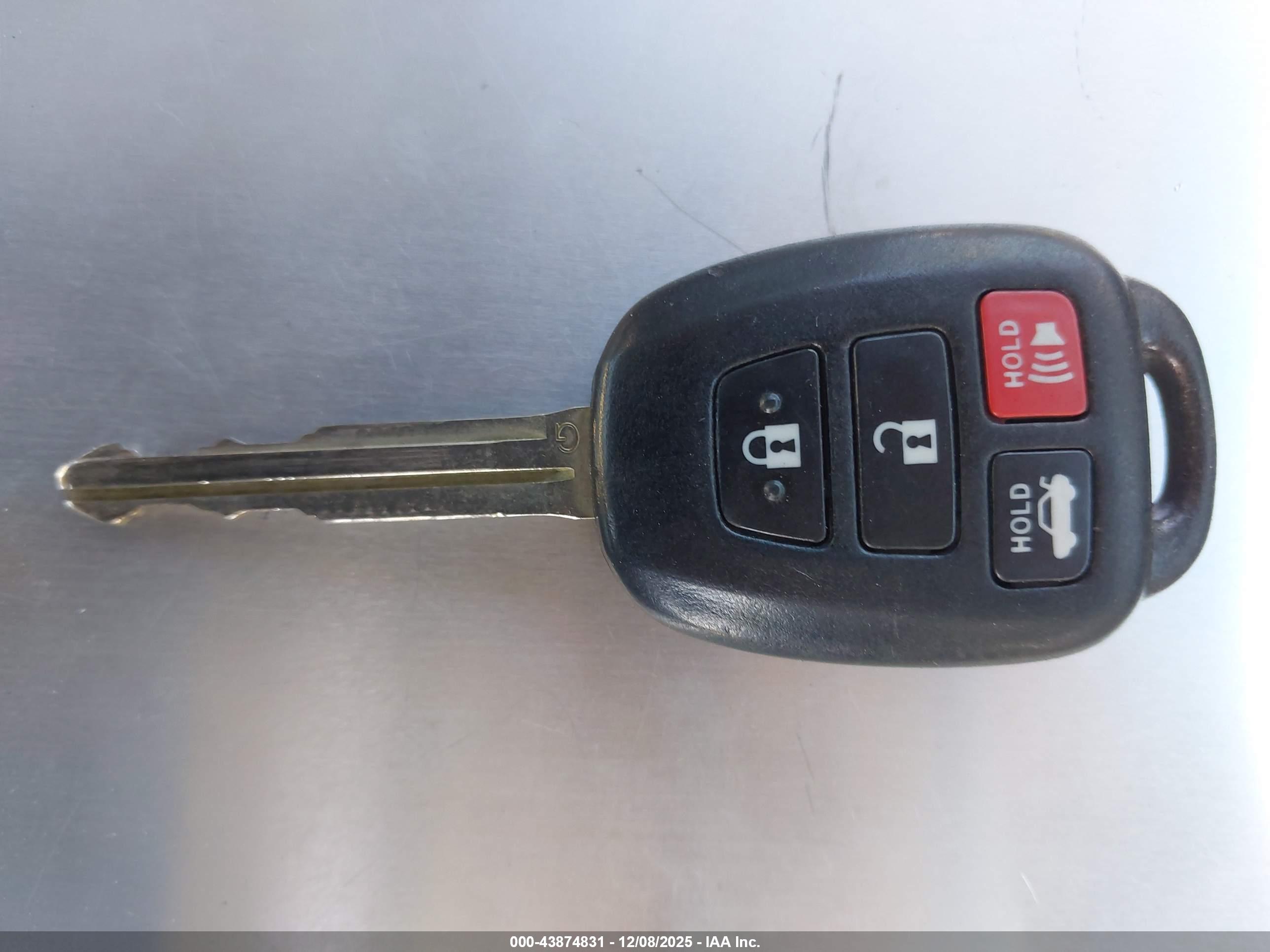 TOYOTA CAMRY image 11