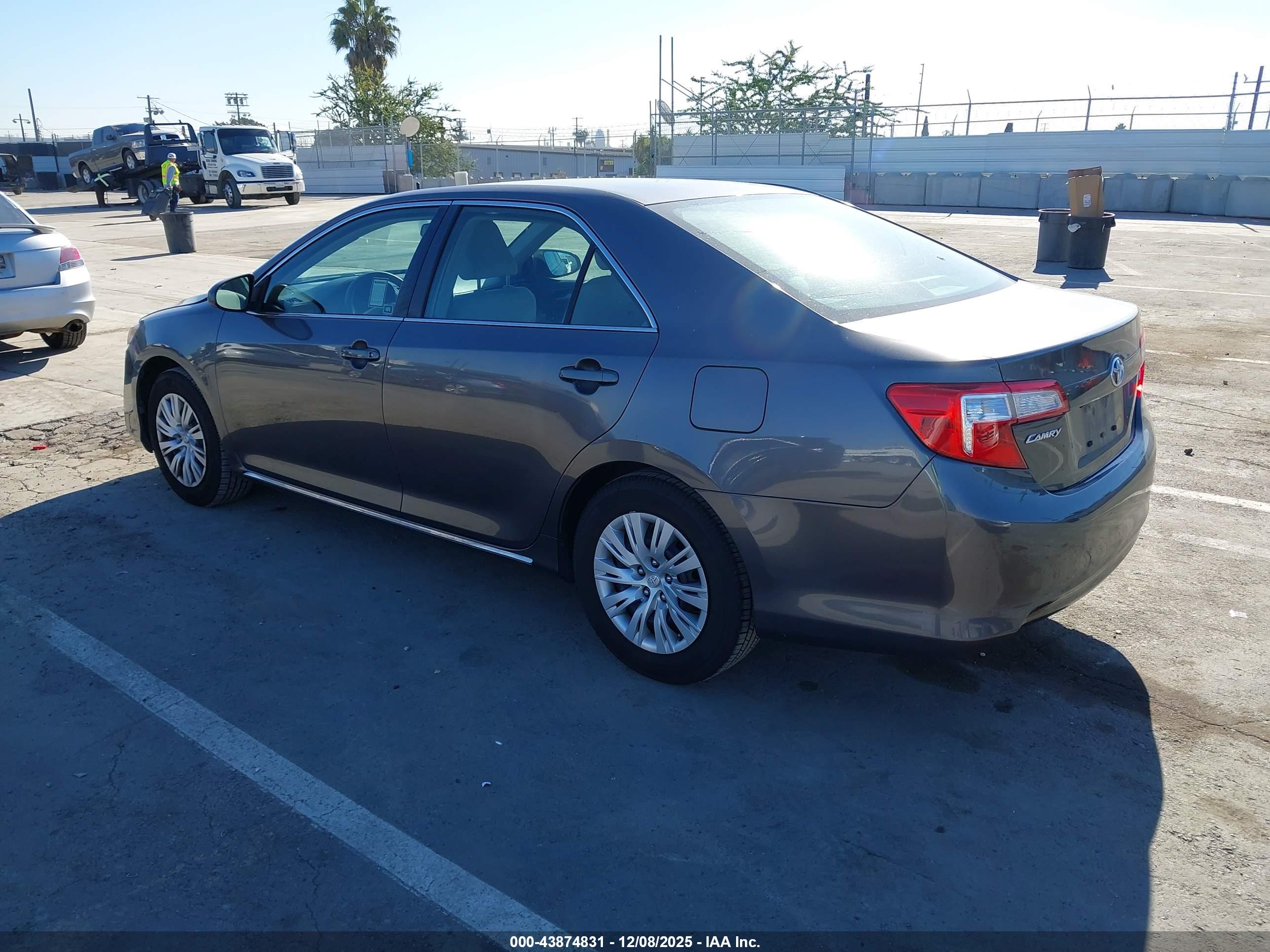 TOYOTA CAMRY image 3