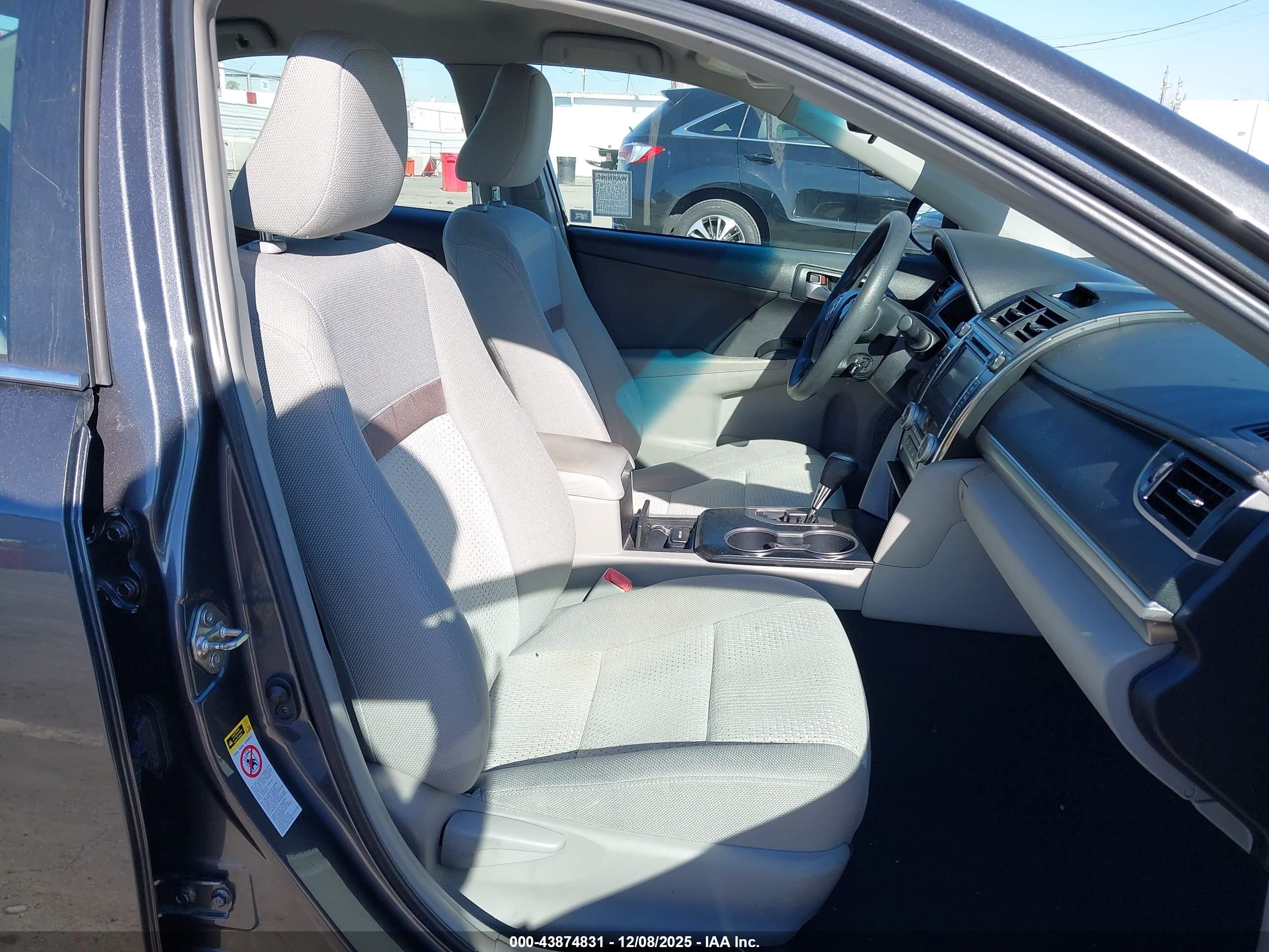 TOYOTA CAMRY image 5