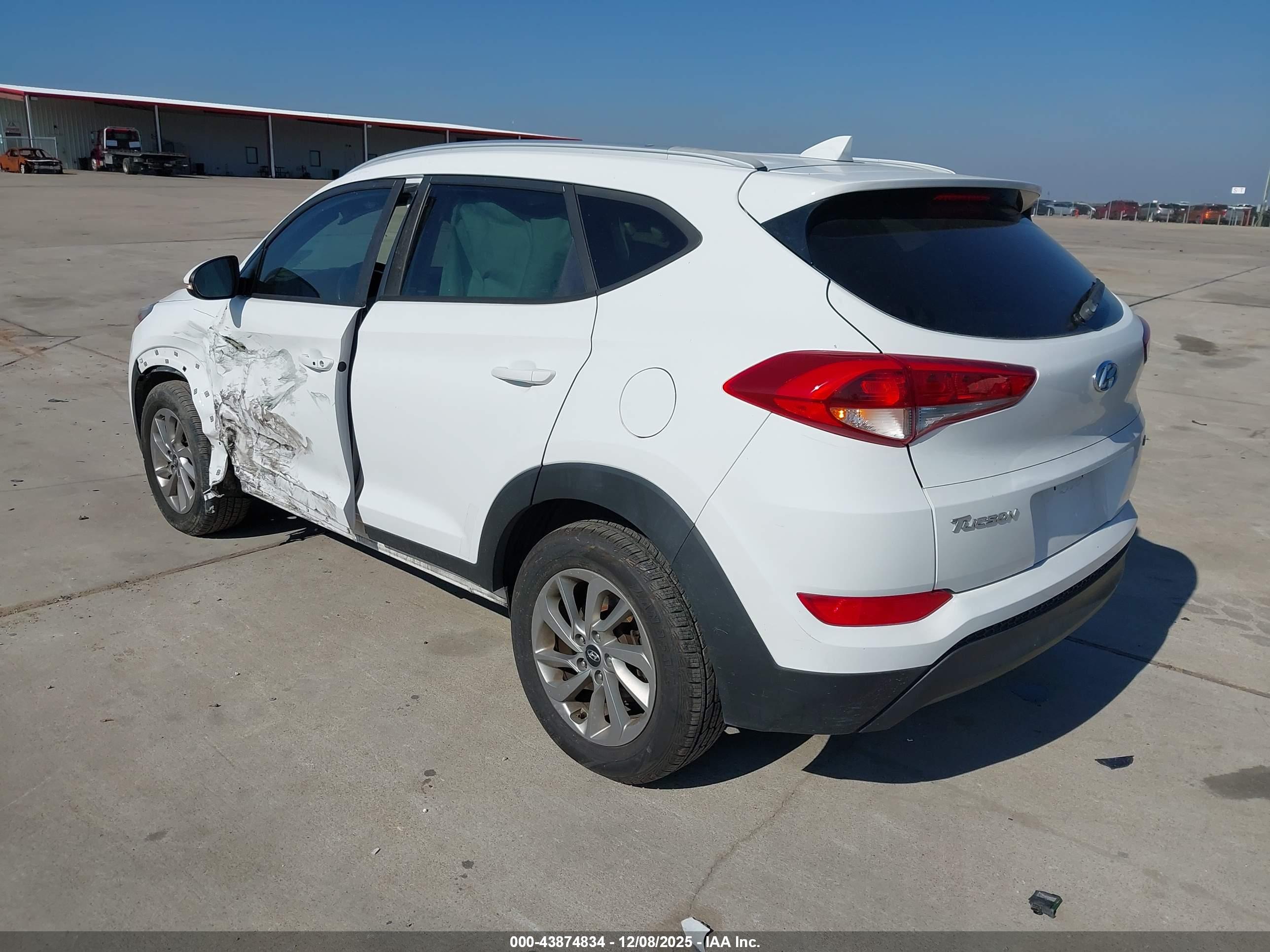 HYUNDAI TUCSON image 3