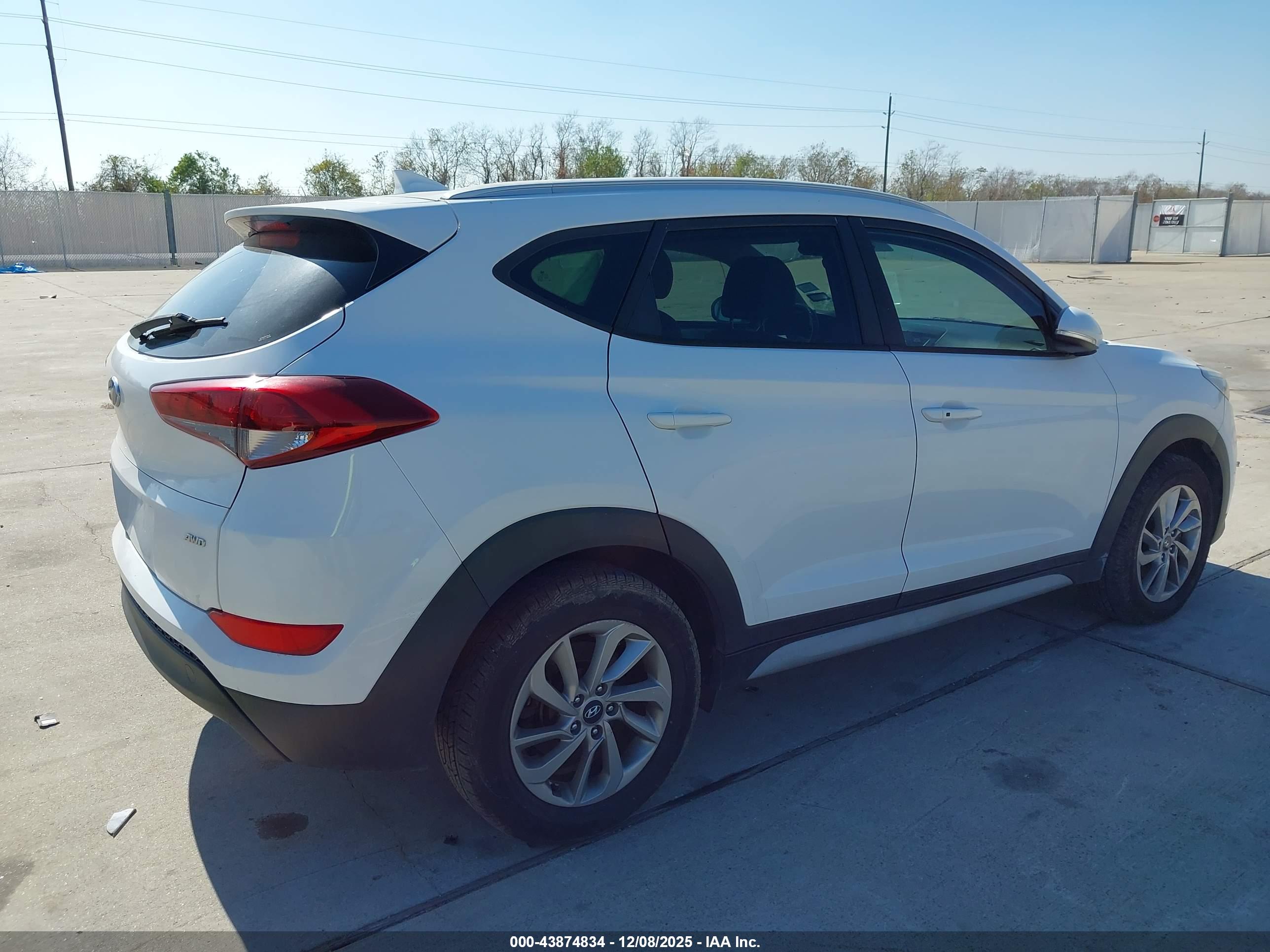 HYUNDAI TUCSON image 4